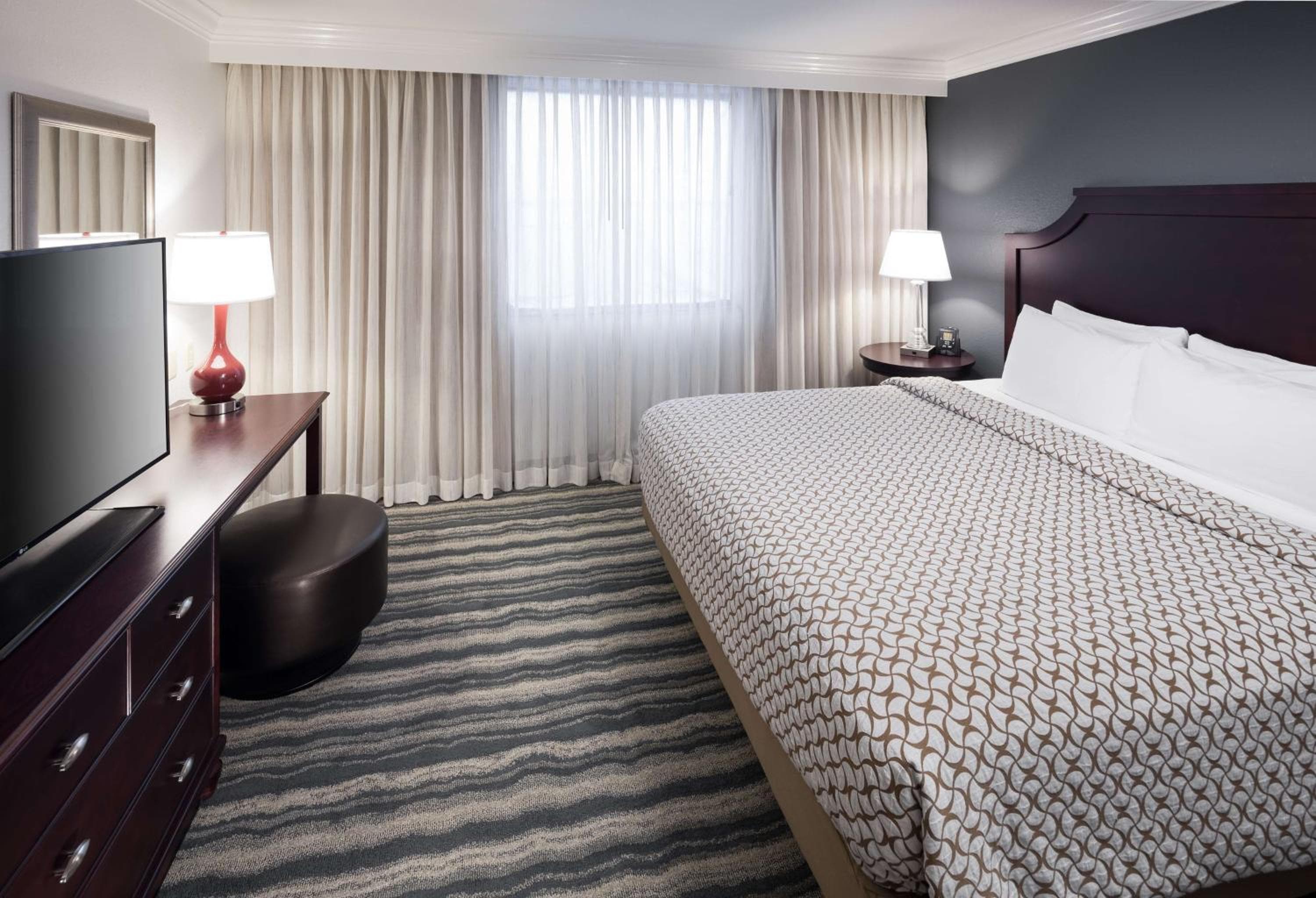 Embassy Suites by Hilton Tampa-Brandon — 20