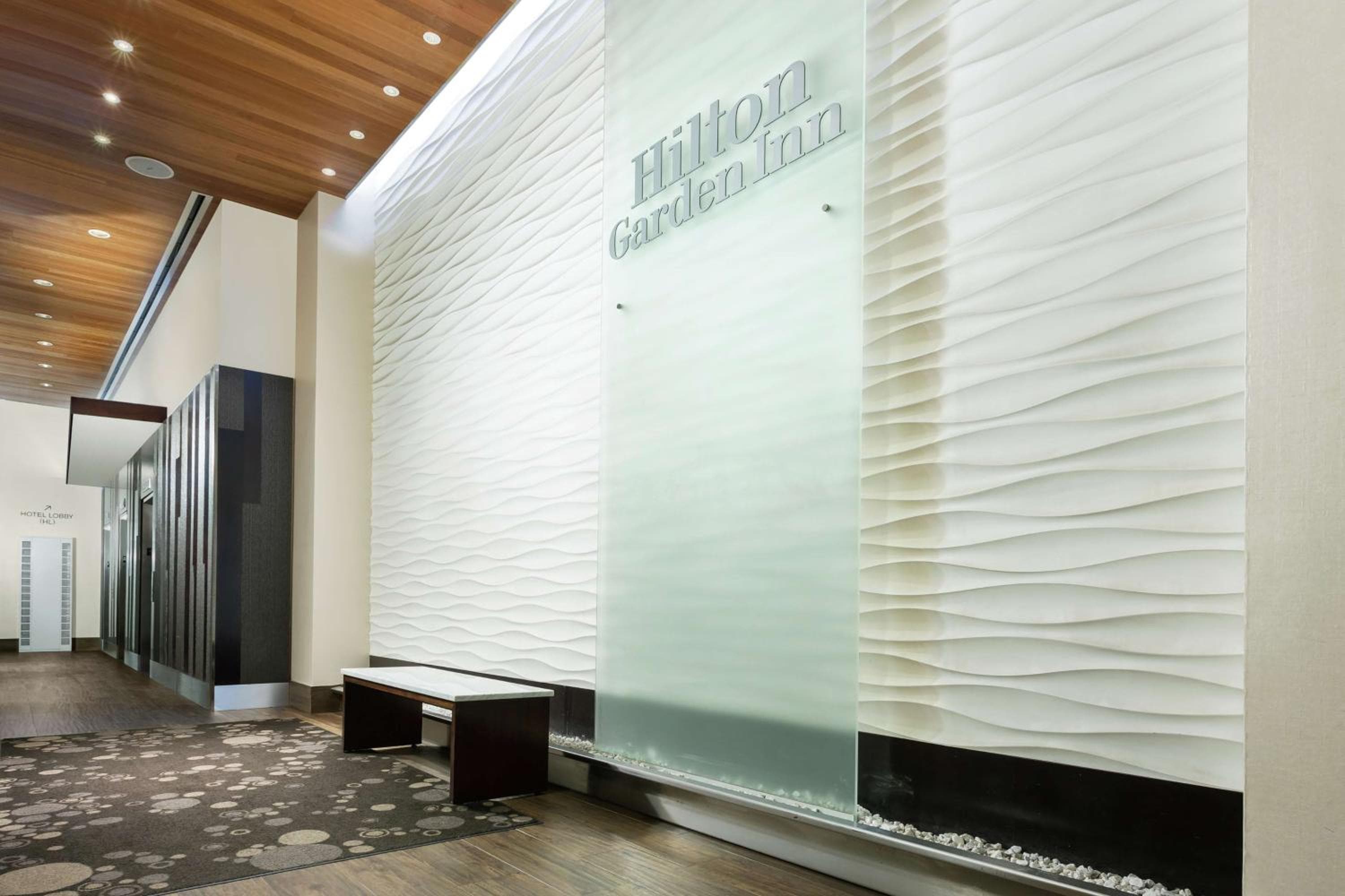 Hilton Garden Inn New York - Times Square Central — 2
