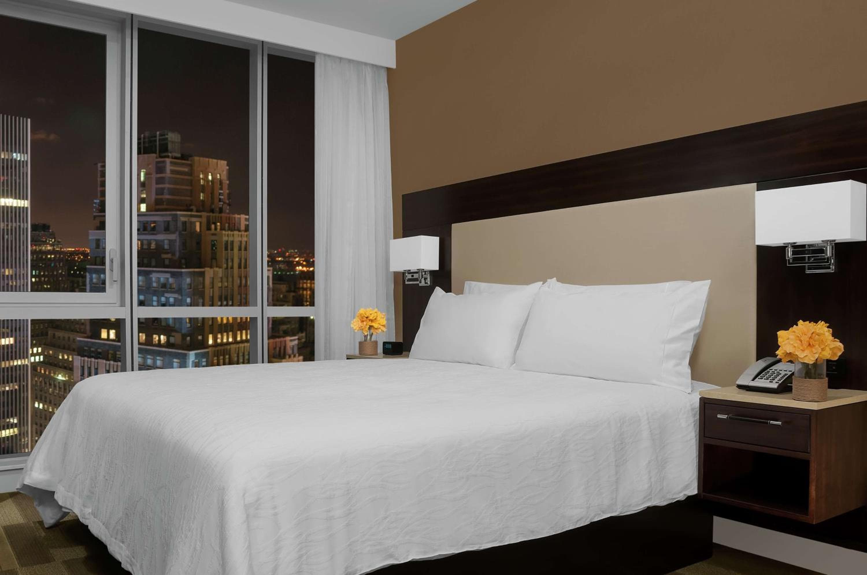 Hilton Garden Inn New York - Times Square Central — 8