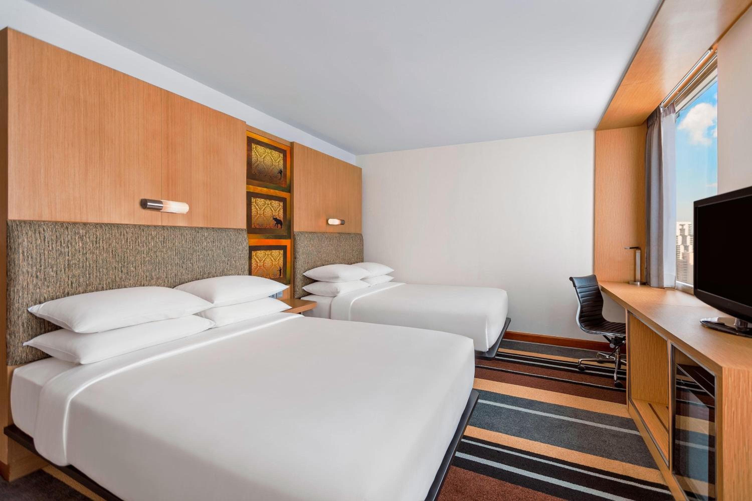 Aloft by Marriott Bangkok Sukhumvit 11 — 24