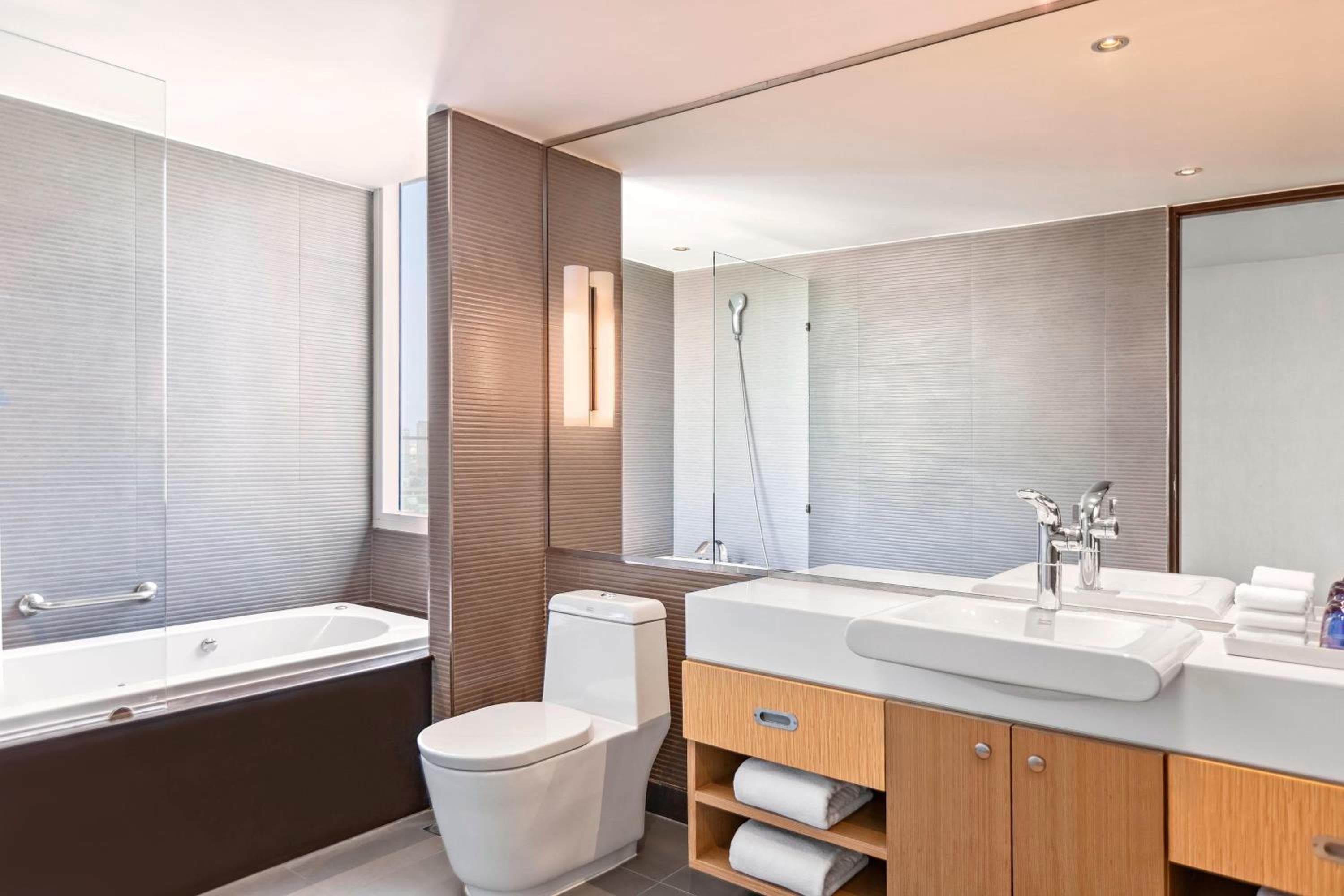 Aloft by Marriott Bangkok Sukhumvit 11 — 23