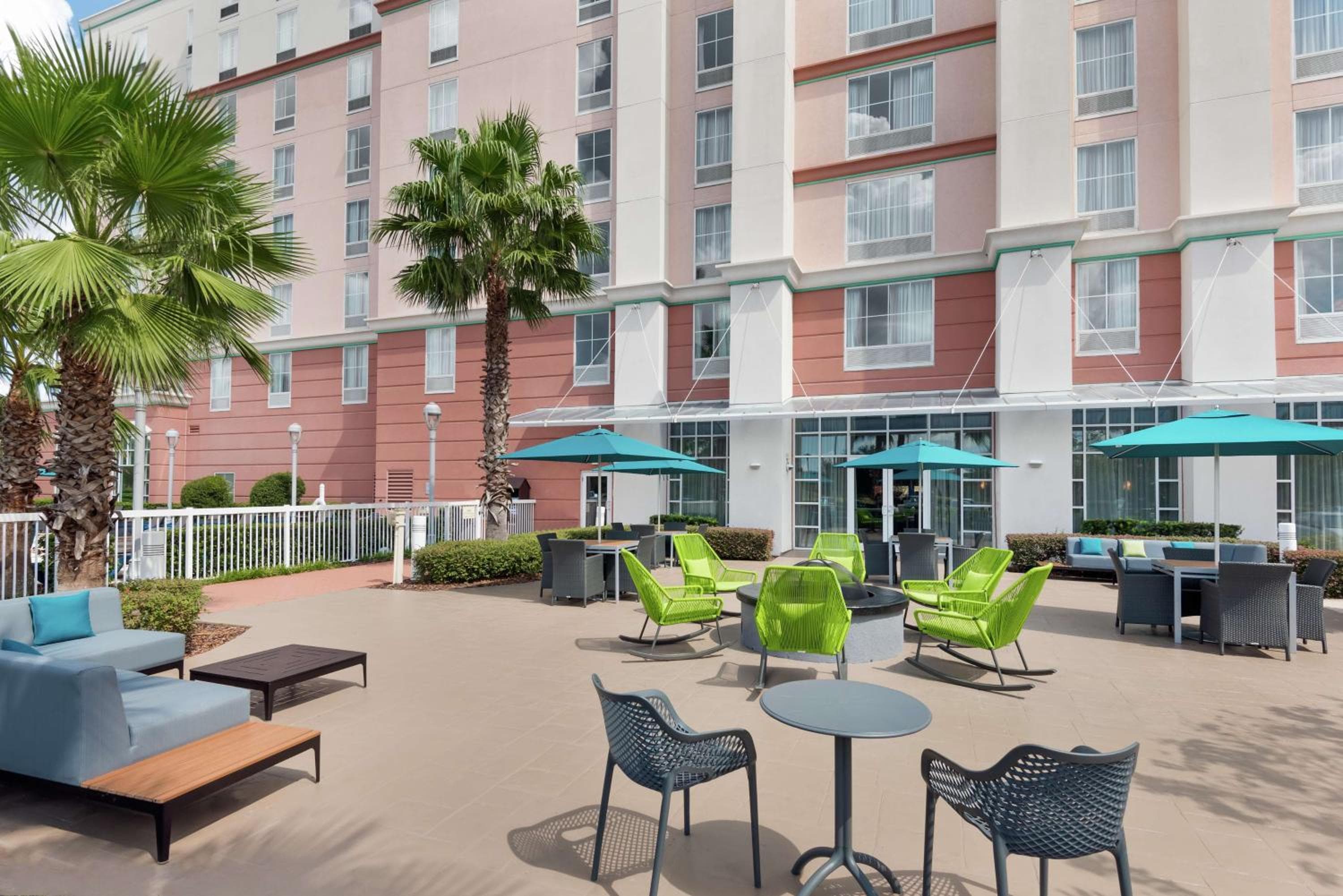 Hampton Inn & Suites Orlando Airport en Gateway Village — 3