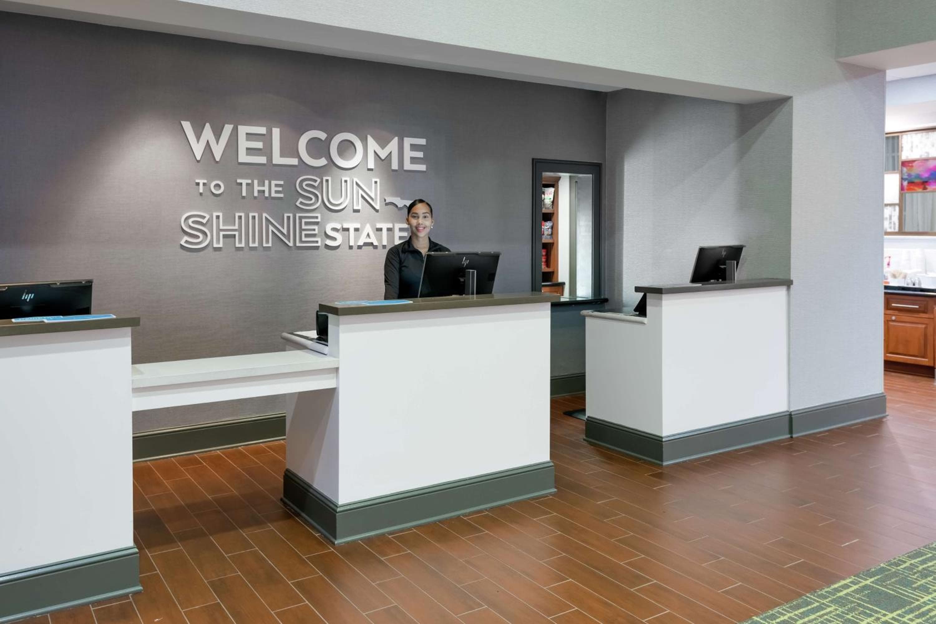 Hampton Inn & Suites Orlando Airport en Gateway Village — 6