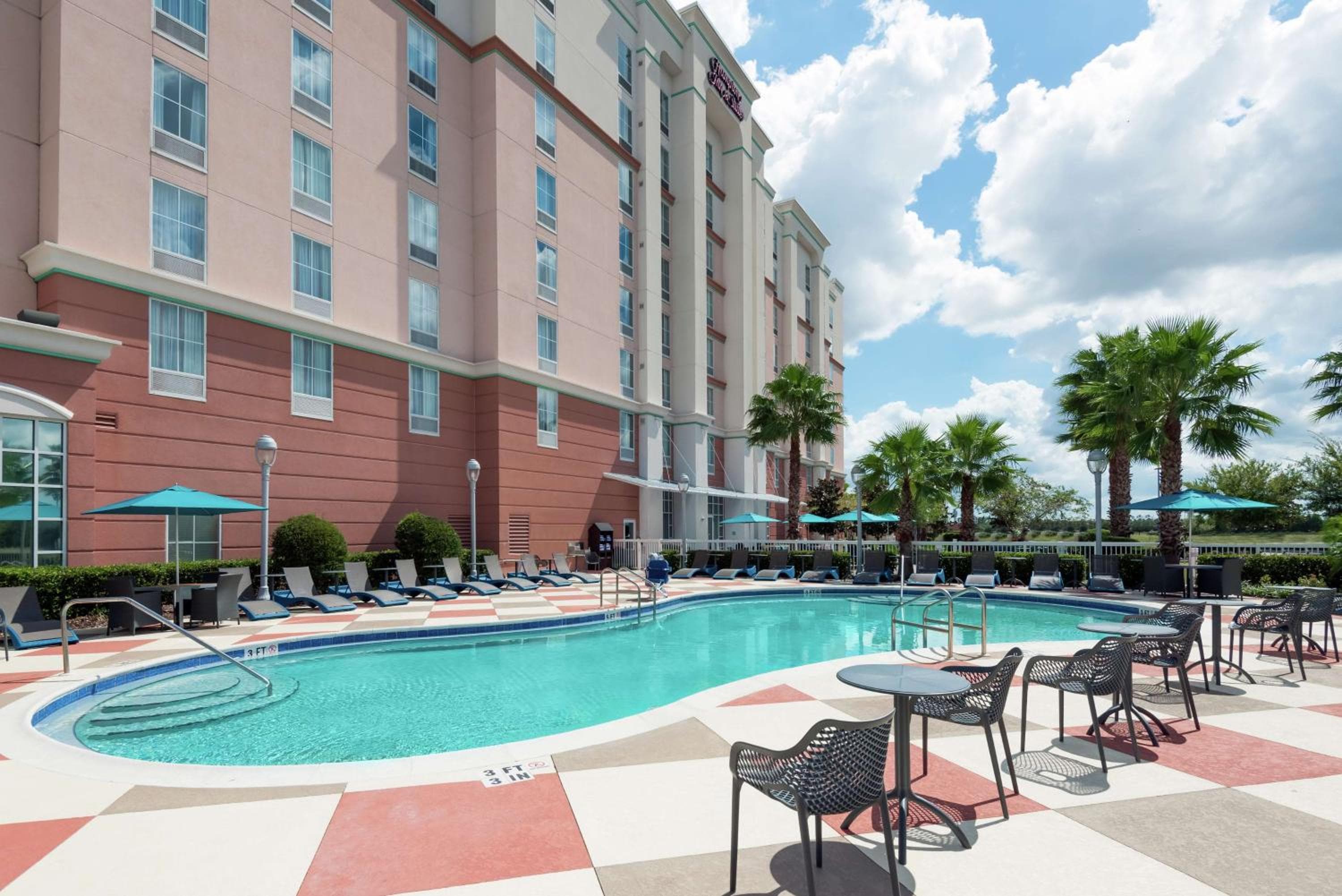 Hampton Inn & Suites Orlando Airport en Gateway Village — 8