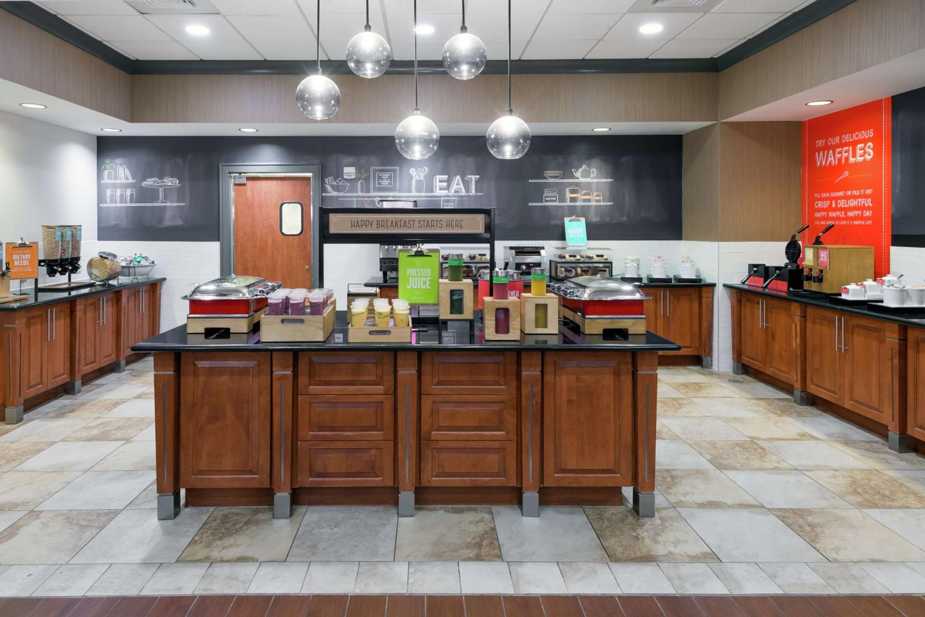 Hampton Inn & Suites Orlando Airport en Gateway Village — 12