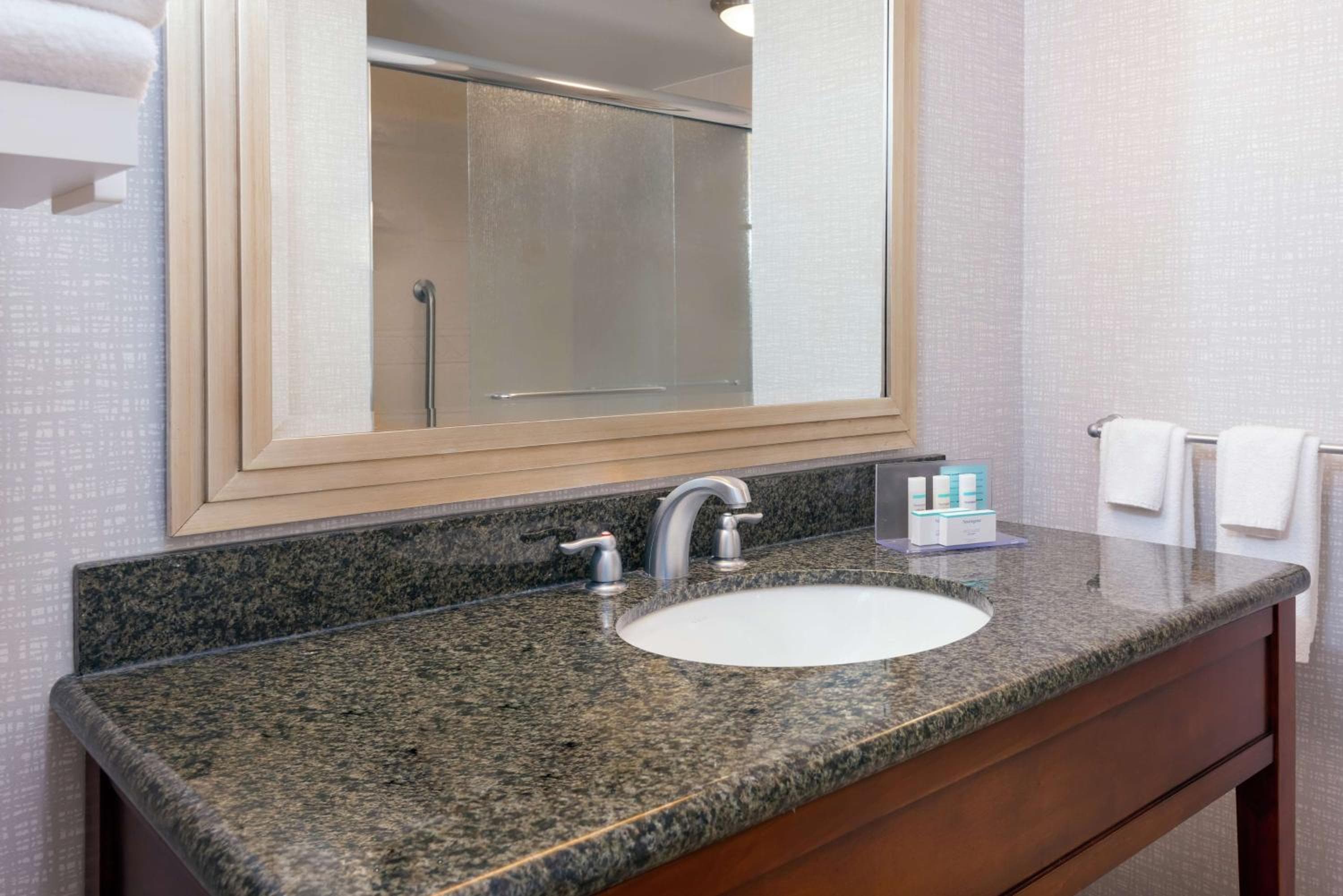 Hampton Inn & Suites Orlando Airport en Gateway Village — 19