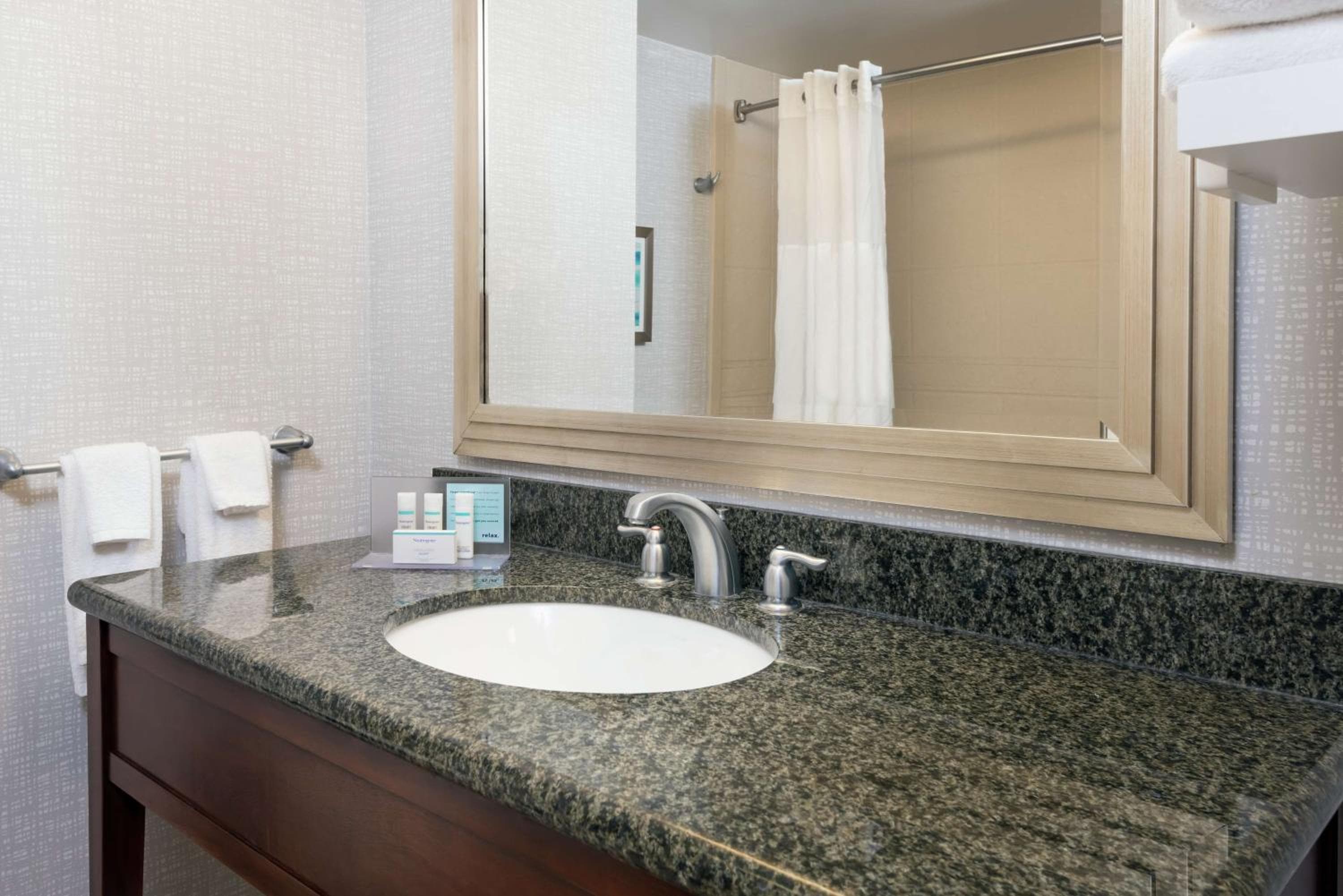 Hampton Inn & Suites Orlando Airport en Gateway Village — 21