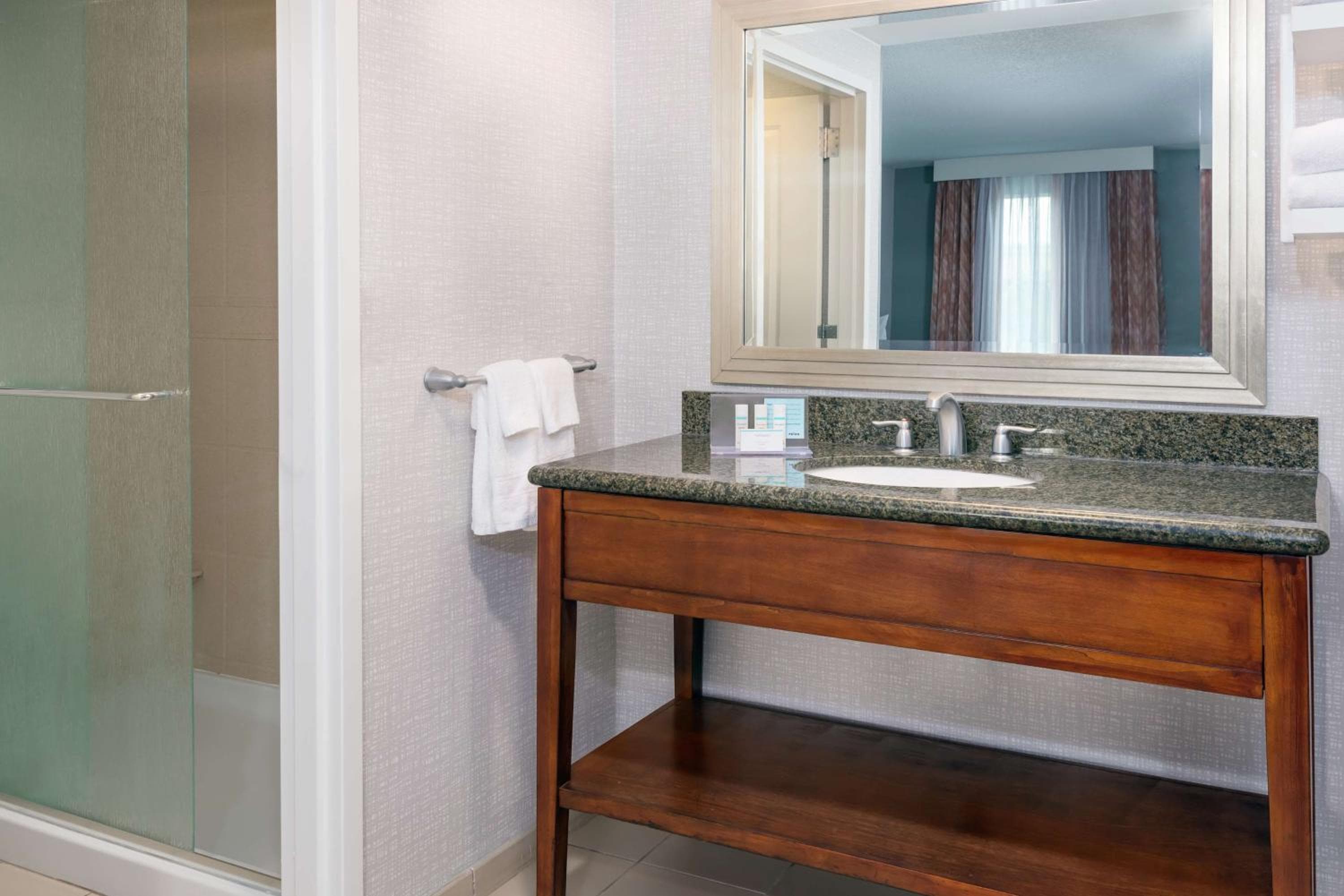 Hampton Inn & Suites Orlando Airport en Gateway Village — 23