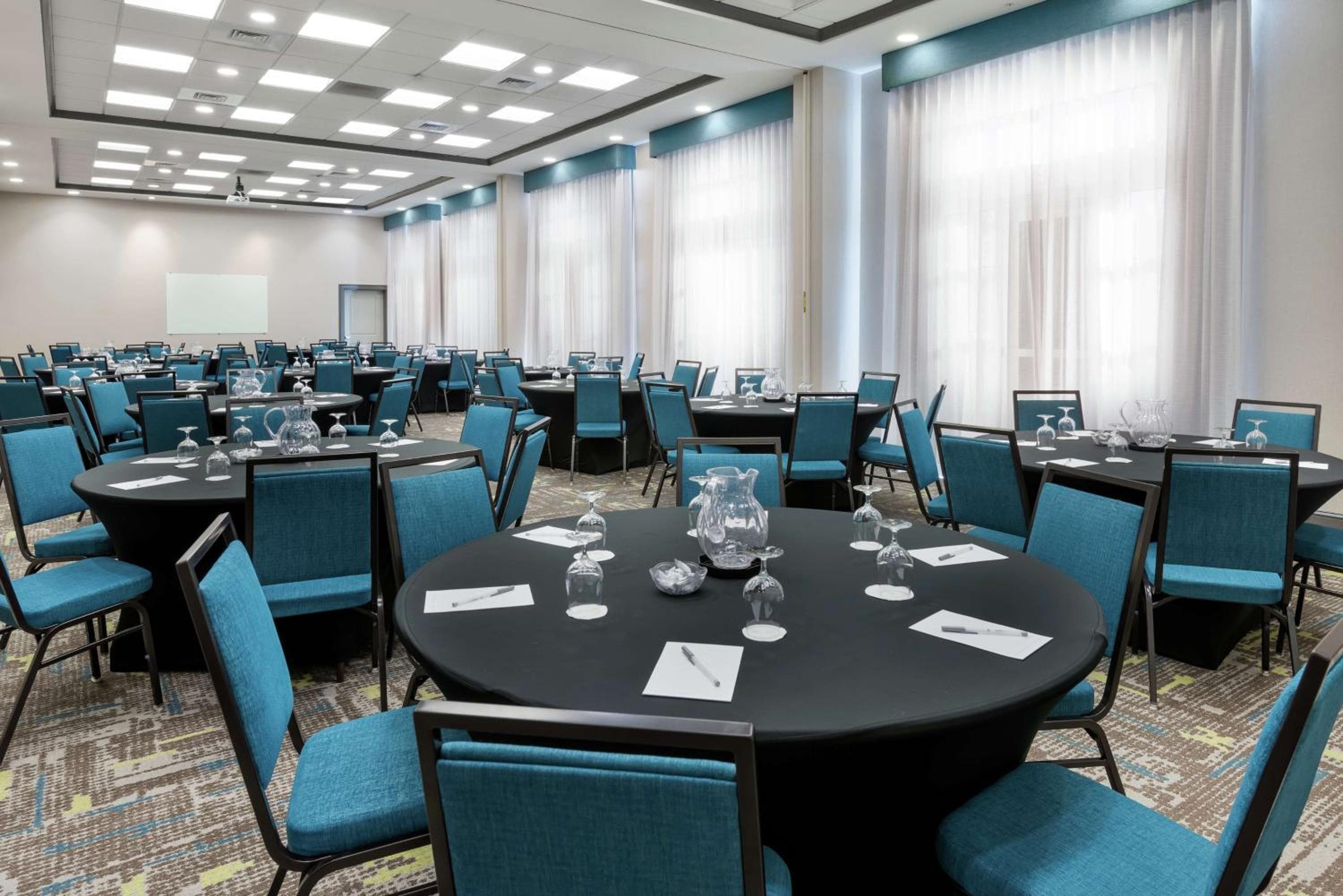 Hampton Inn & Suites Orlando Airport at Gateway Village — 6