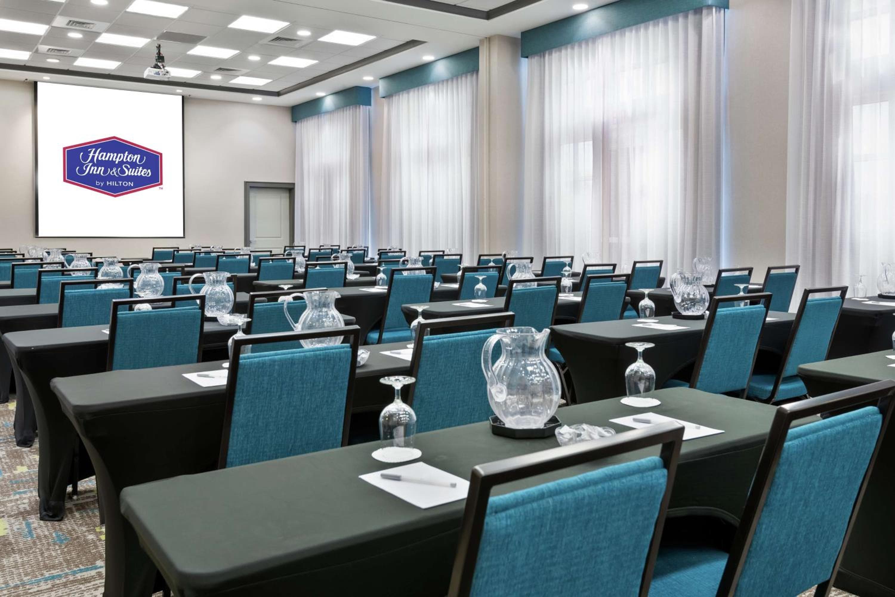 Hampton Inn & Suites Orlando Airport at Gateway Village — 8