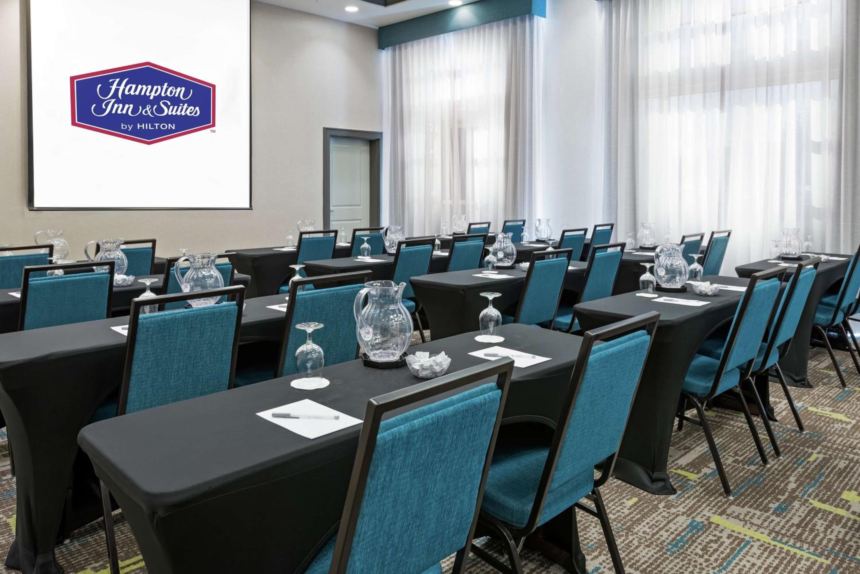 Hampton Inn & Suites Orlando Airport at Gateway Village — 11