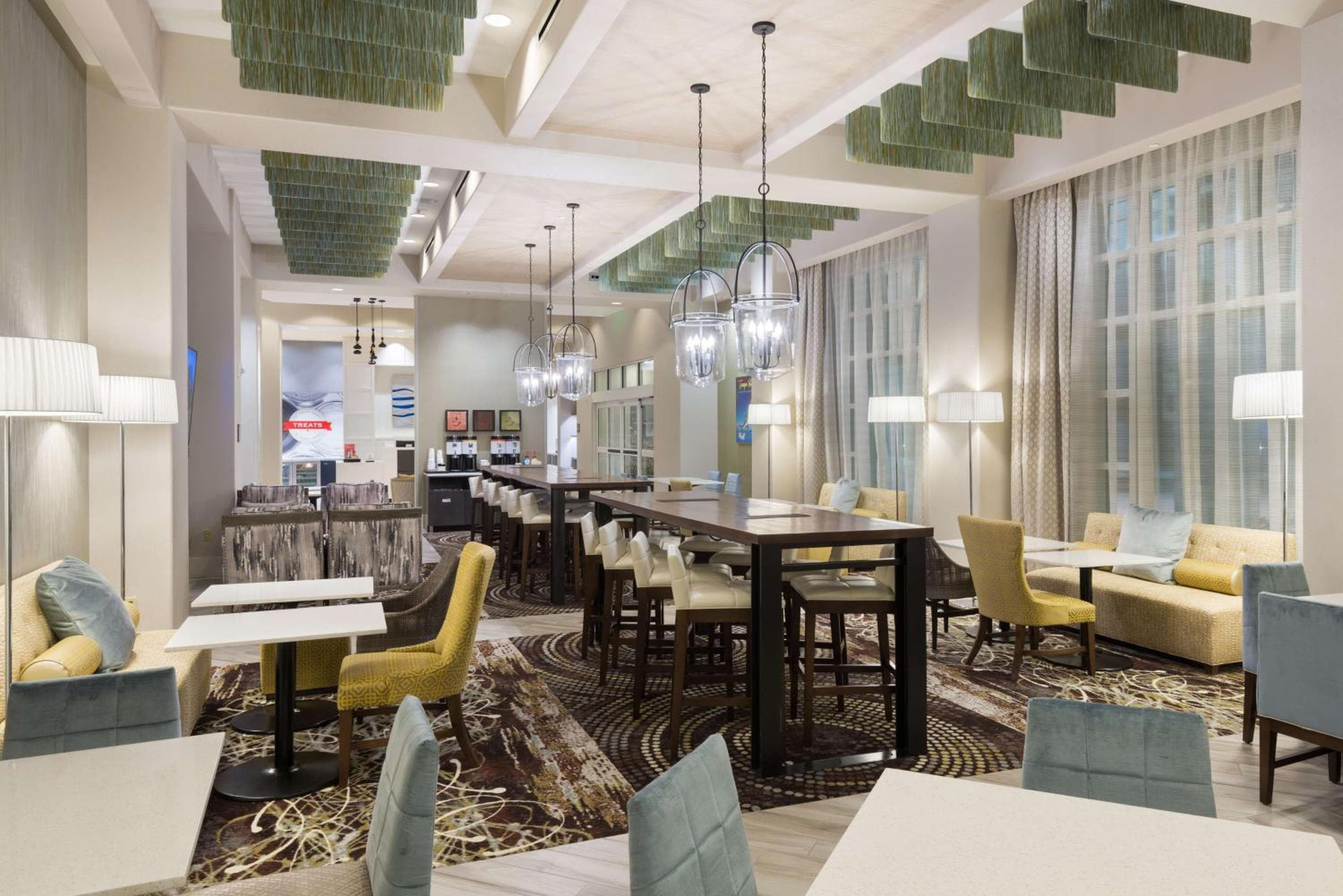 Hampton Inn & Suites Tampa Airport Avion Park Westshore — 4