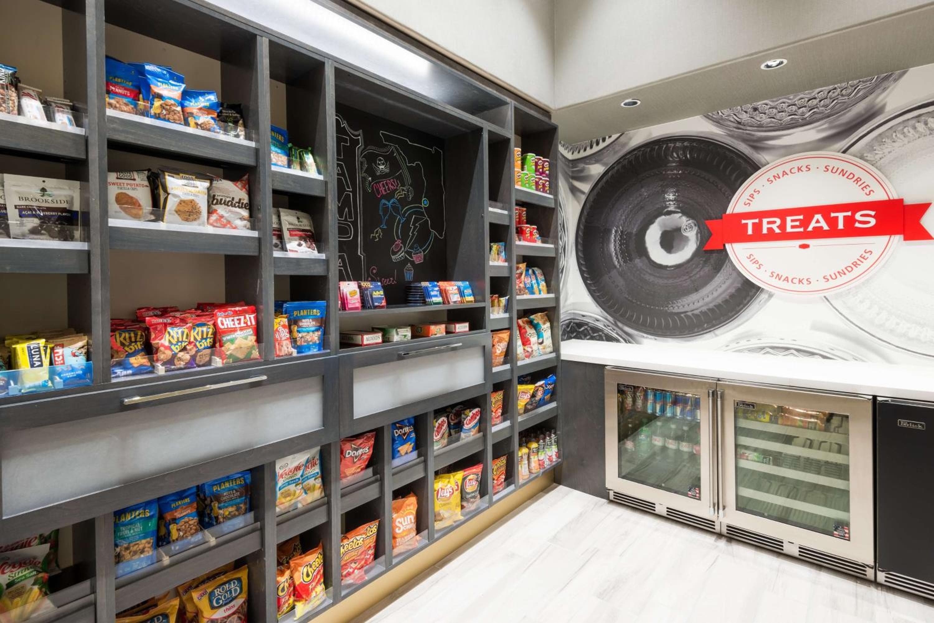 Hampton Inn & Suites Tampa Airport Avion Park Westshore — 9