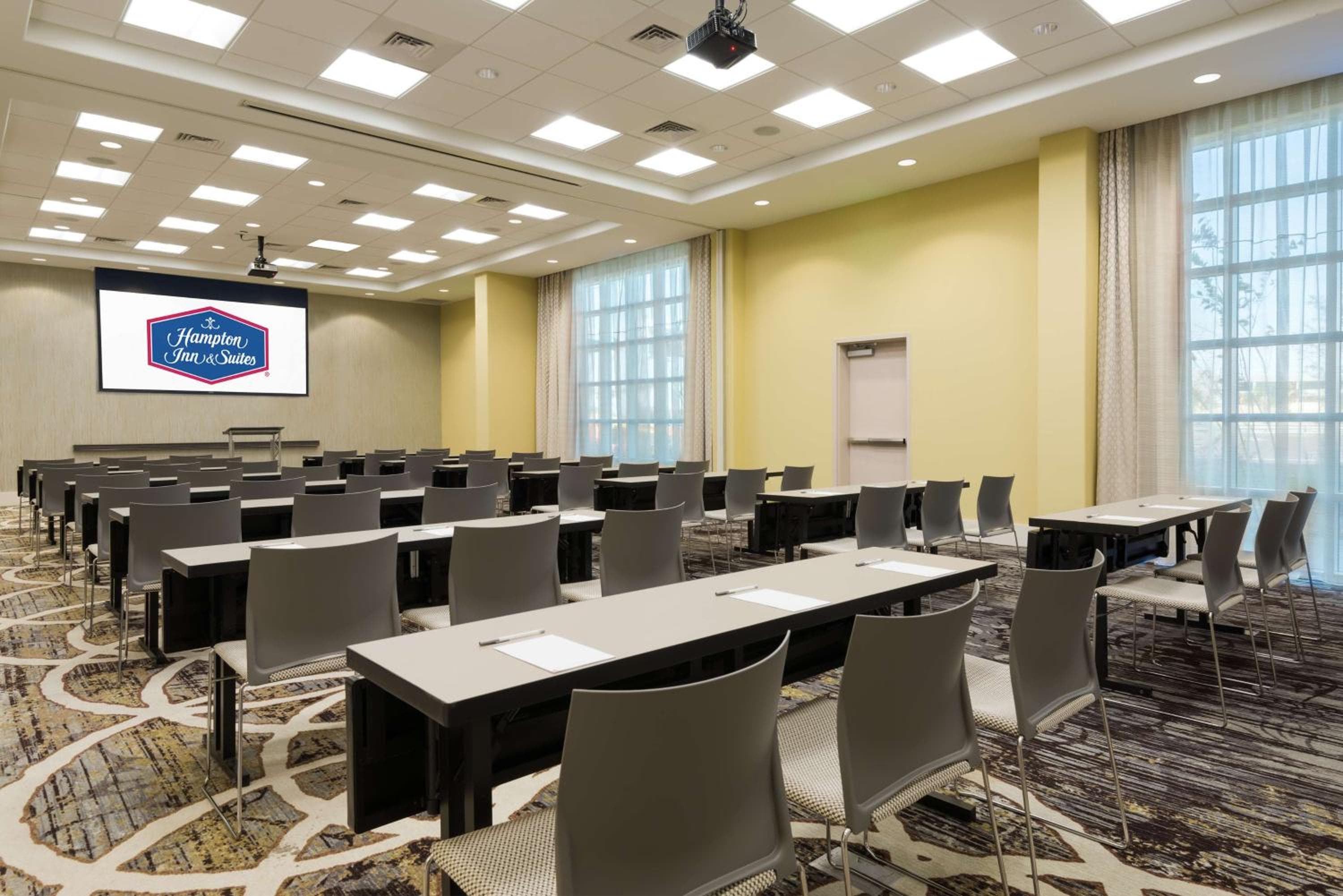Hampton Inn & Suites Tampa Airport Avion Park Westshore — 5