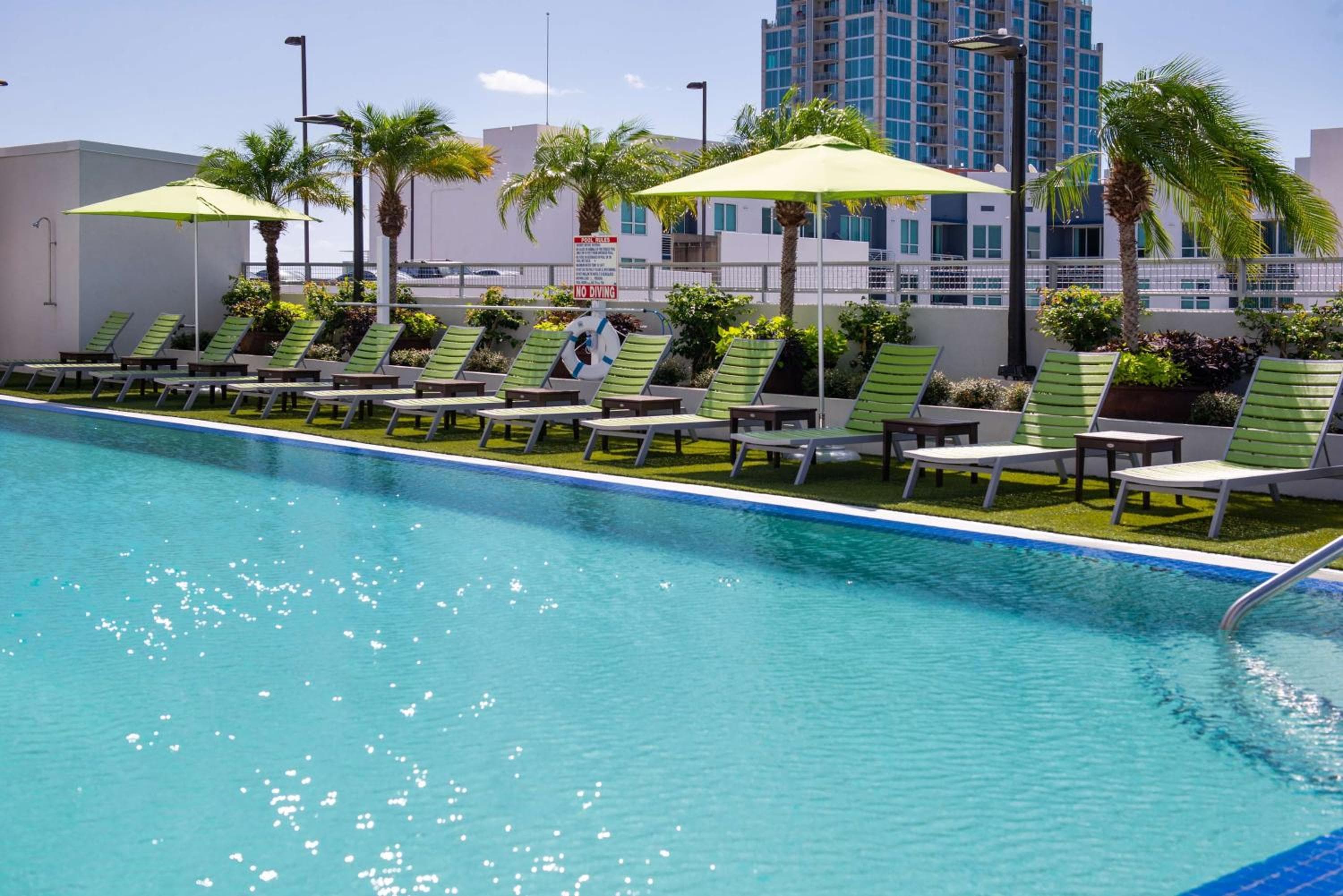 Home2 Suites By Hilton Tampa Downtown Channel District — 11