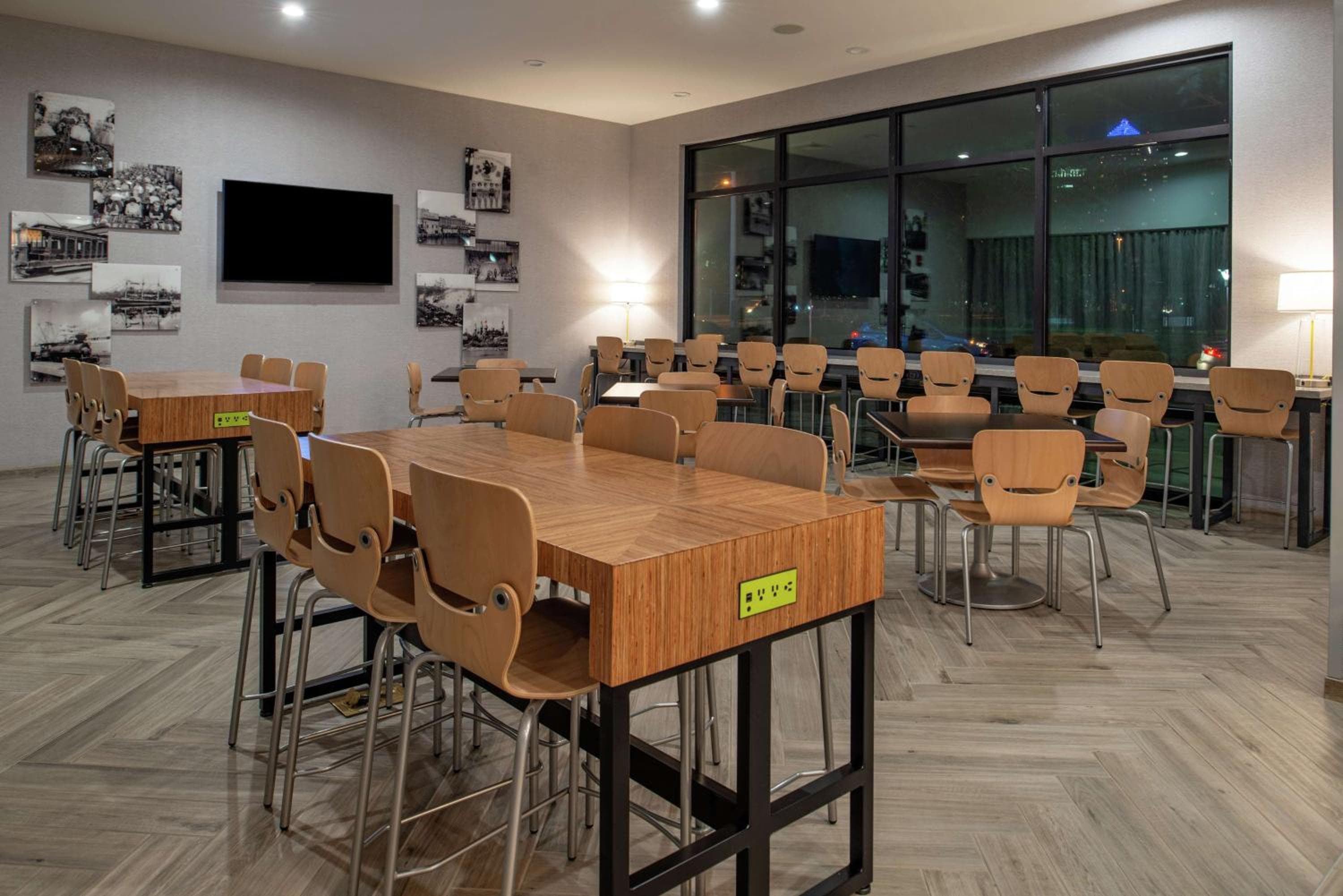 Home2 Suites By Hilton Tampa Downtown Channel District — 21