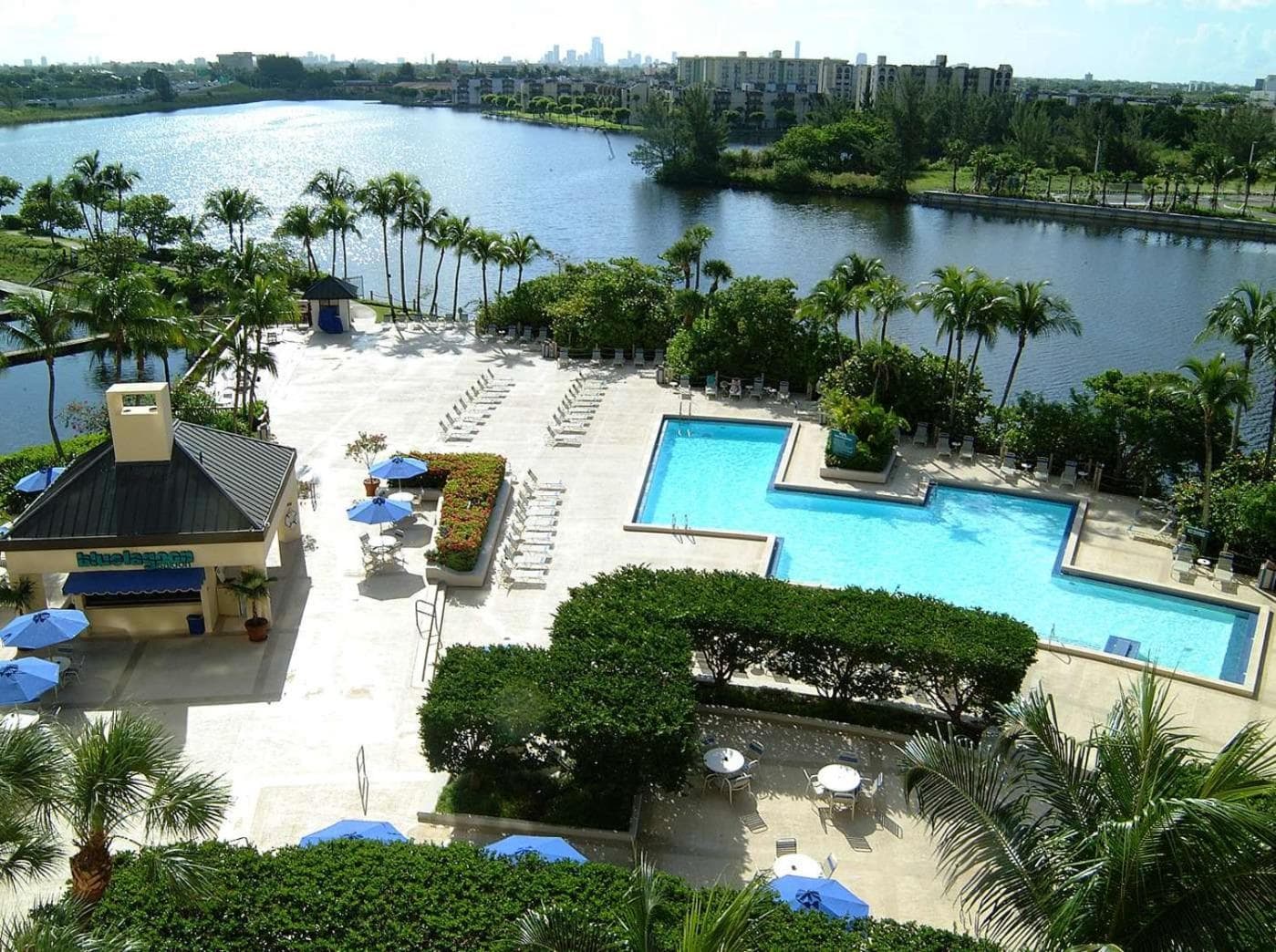 Hilton Miami Aeropuerto Laguna Azul — 13
