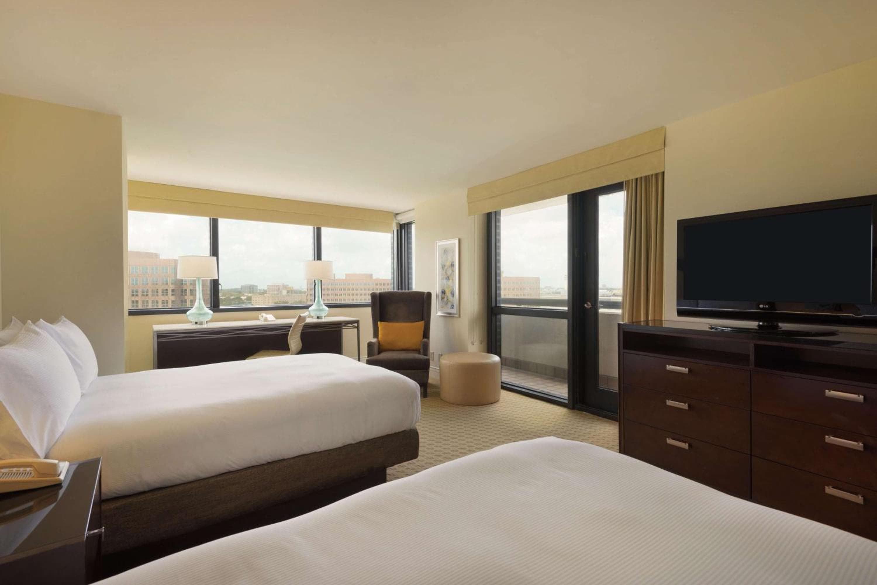 Hilton Miami Airport Blue Lagoon — 25
