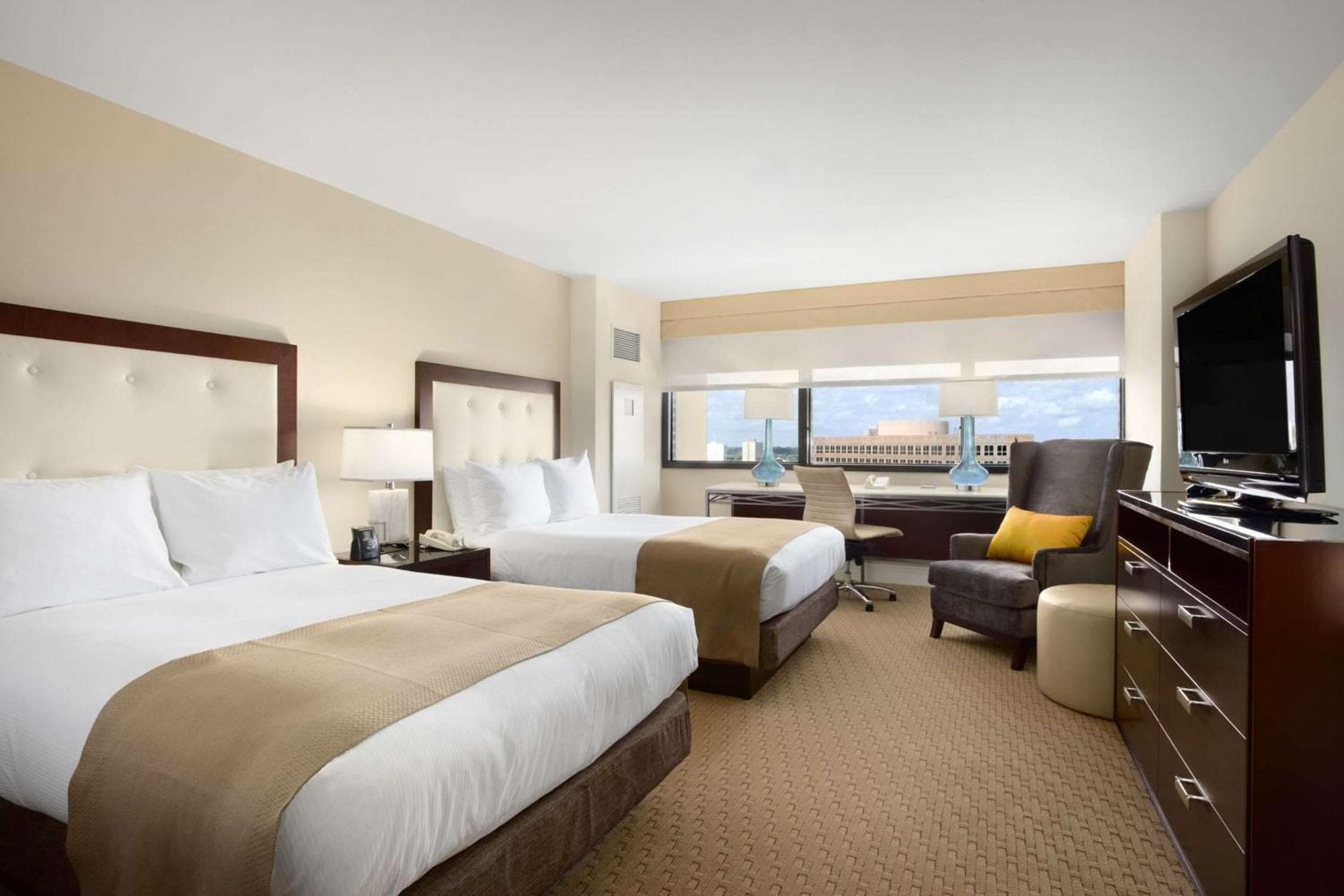Hilton Miami Airport Blue Lagoon — 12