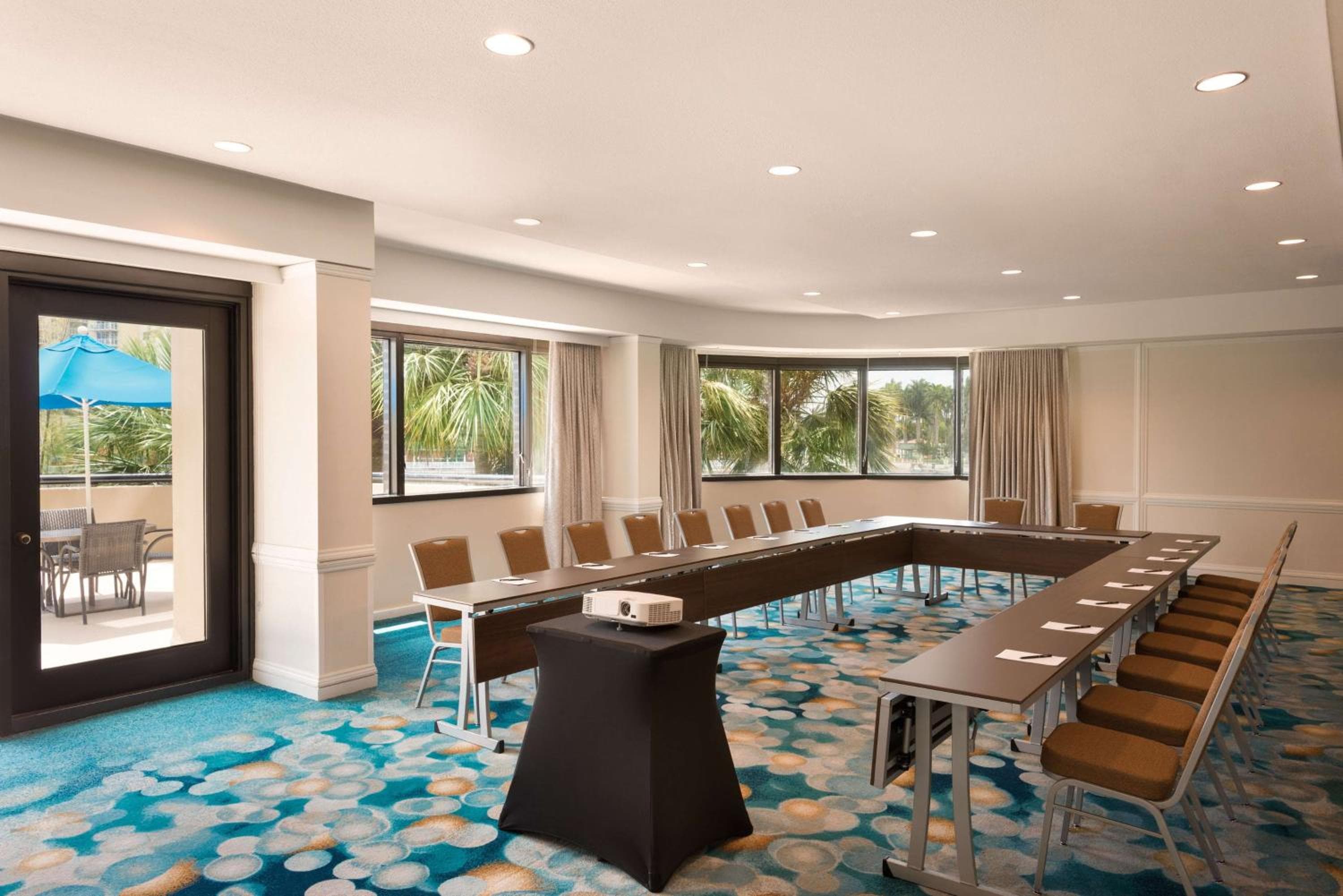 Hilton Miami Airport Blue Lagoon — 10