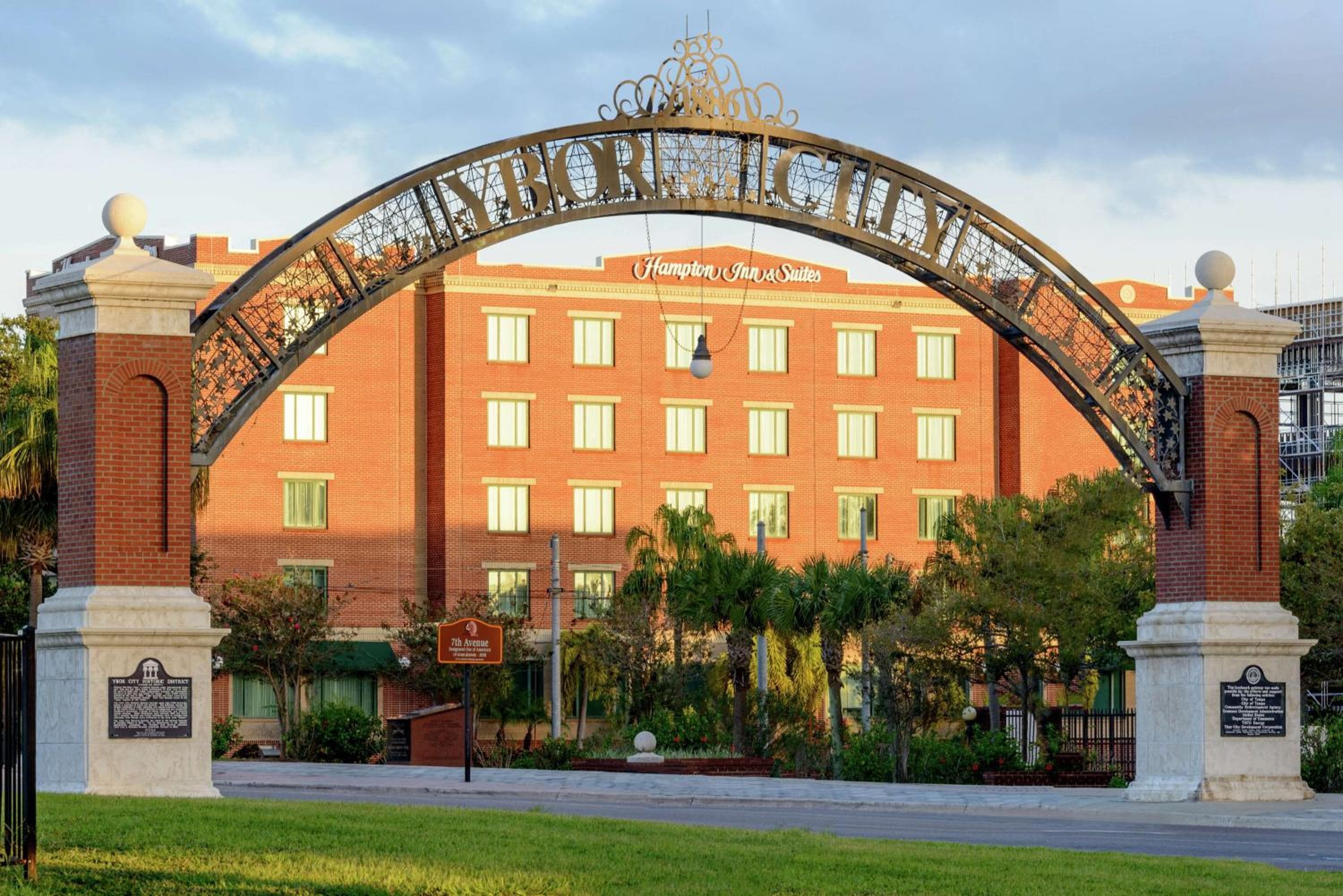 Hampton Inn & Suites Tampa Ybor City Downtown — 1