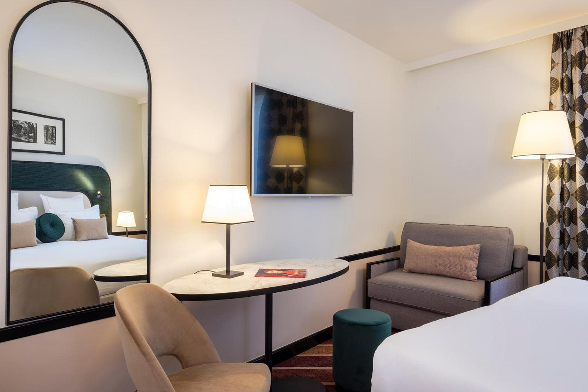 Hôtel Aiglon — 6