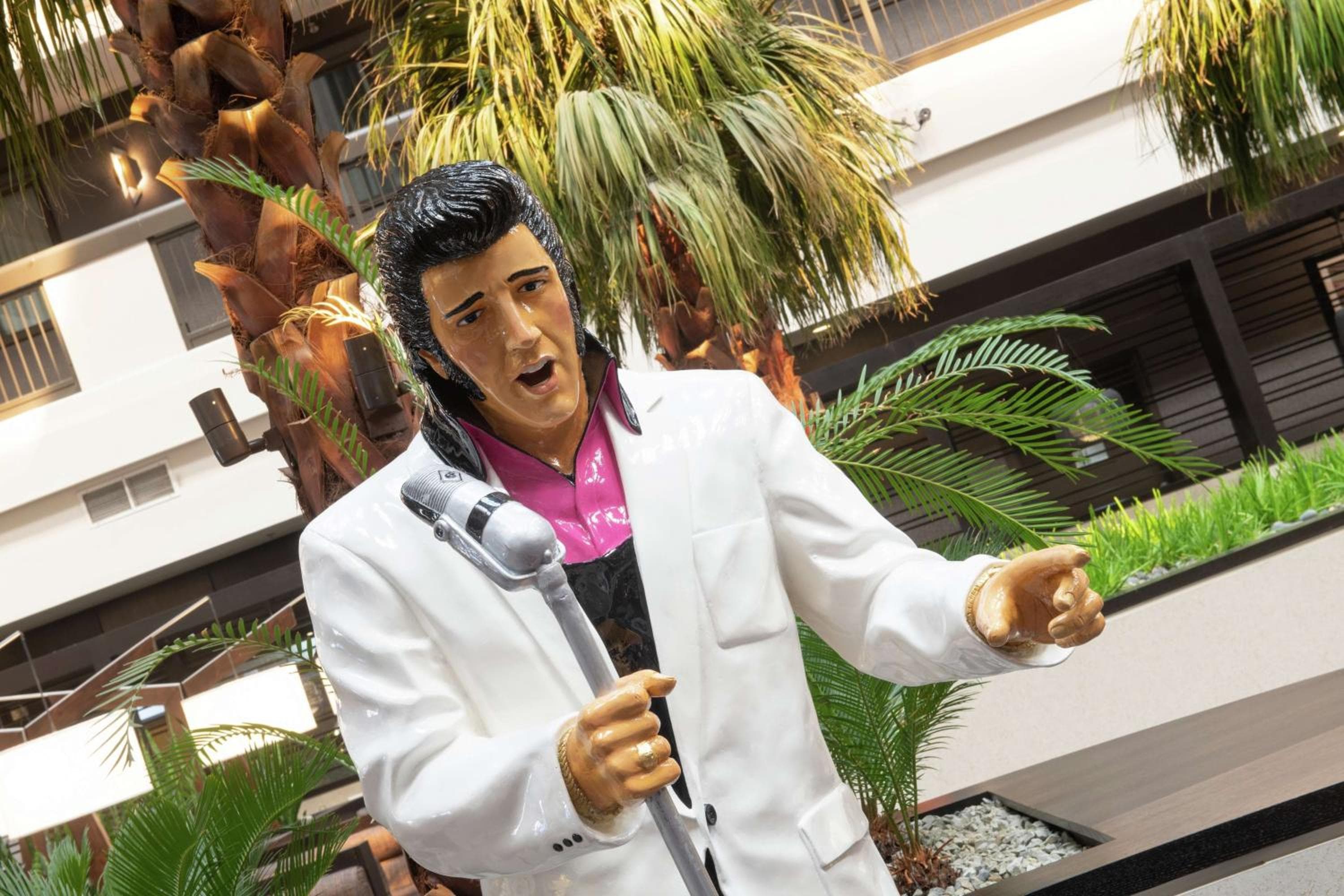 Embassy Suites by Hilton Las Vegas — 10