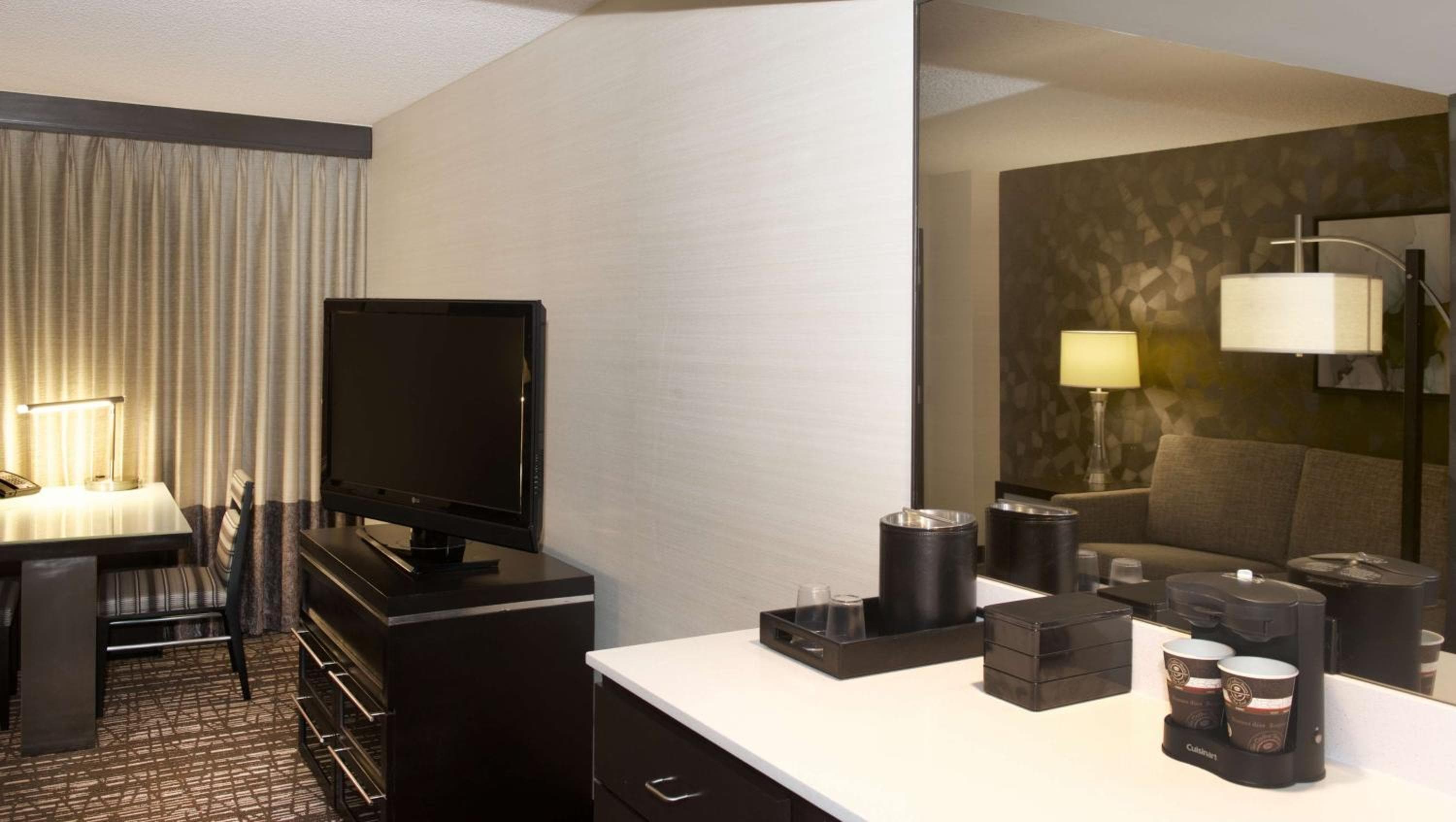 Embassy Suites by Hilton Las Vegas — 10