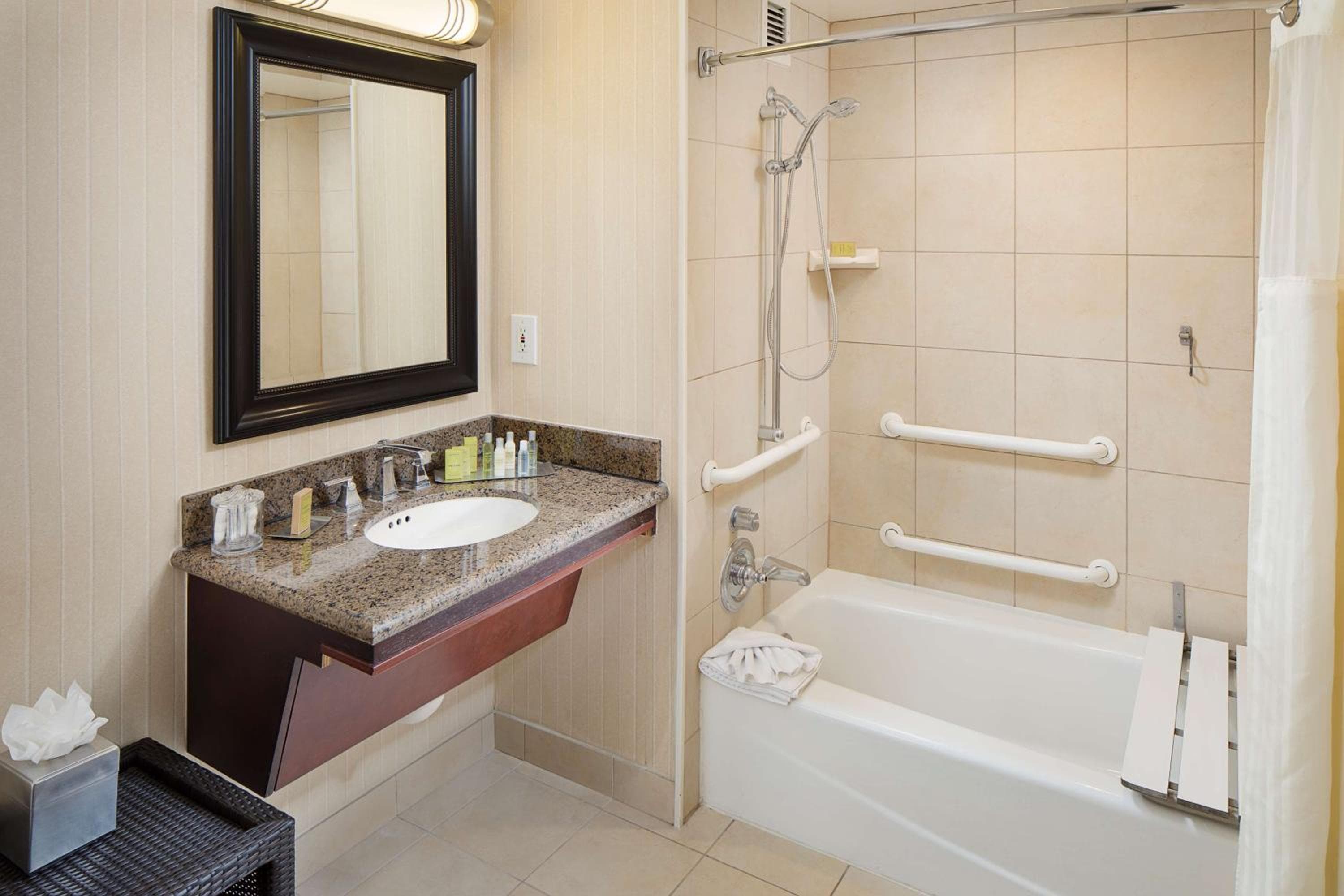 DoubleTree by Hilton Los Angeles/Commerce — 5