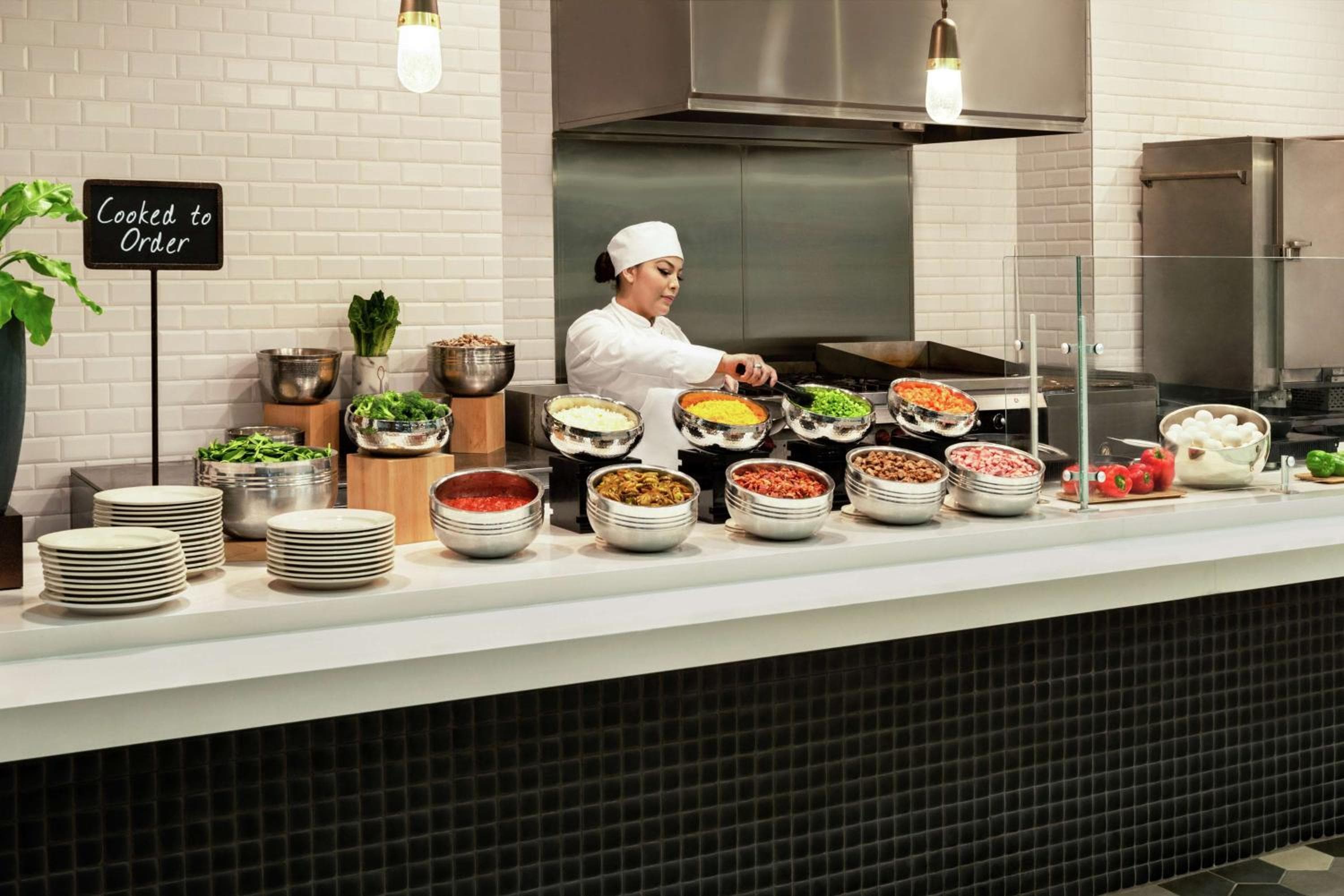 Embassy Suites by Hilton Centro de Convenciones Las Vegas — 13