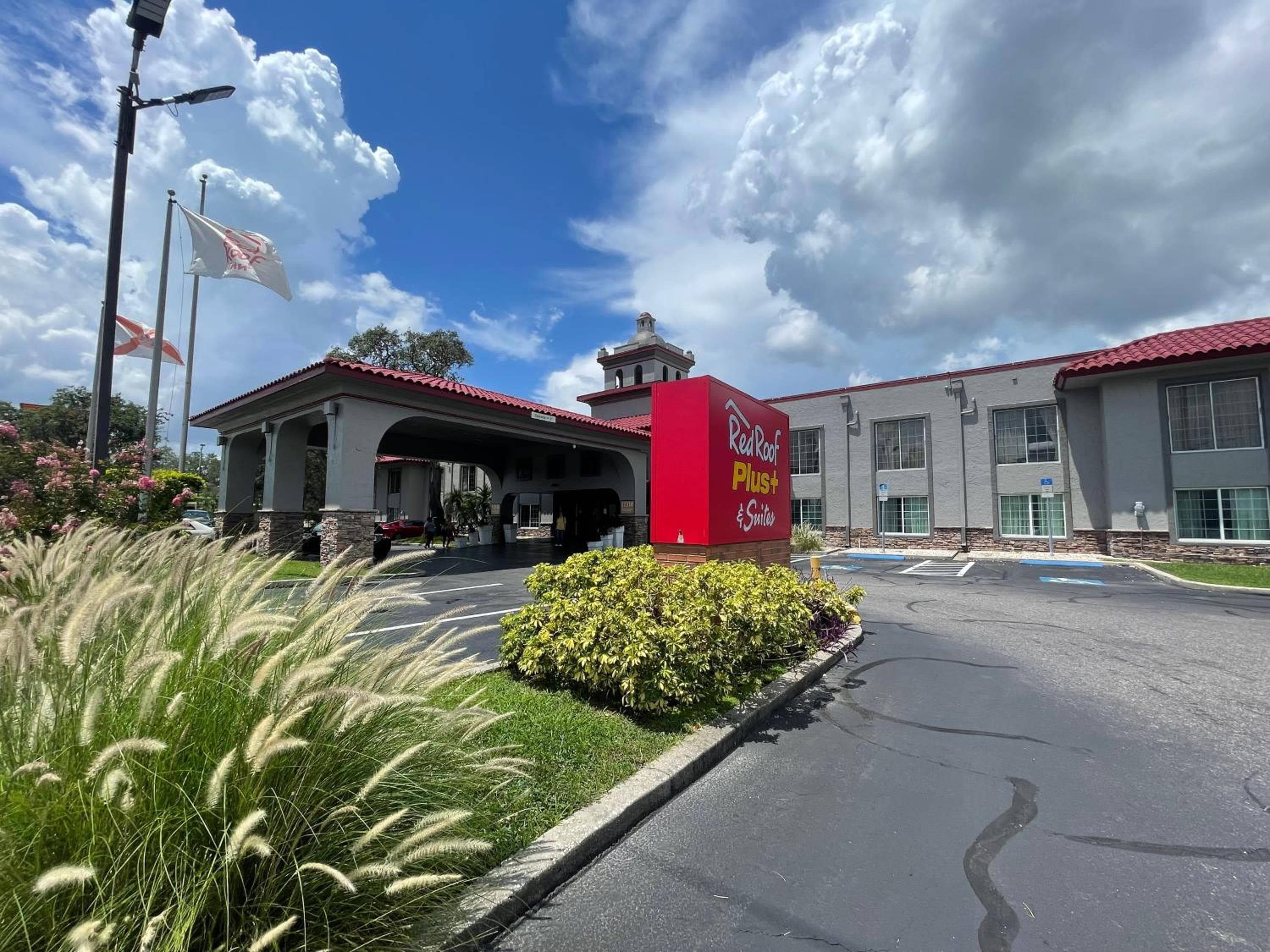 Red Roof Inn PLUS & Suites Tampa - Busch Gardens — 23