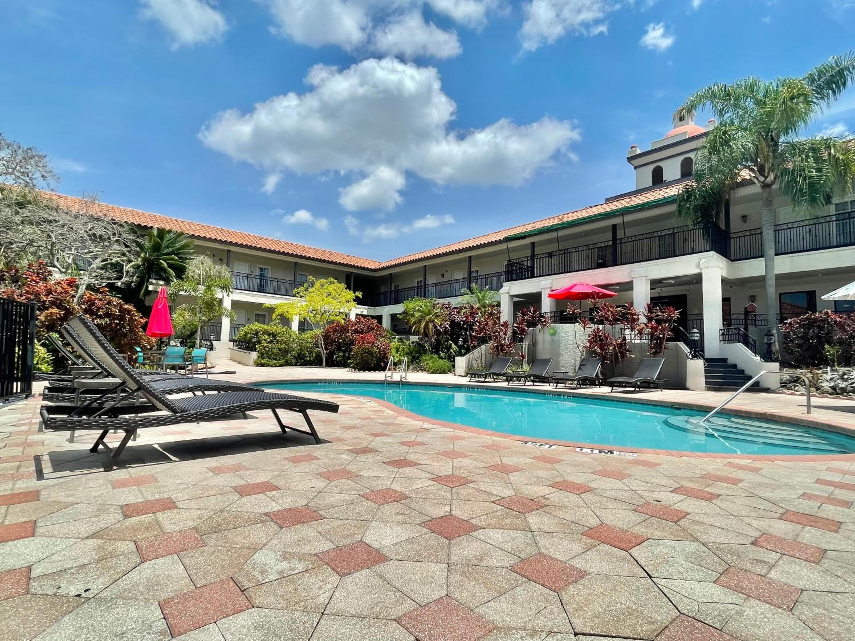 Red Roof Inn PLUS & Suites Tampa - Busch Gardens — 17
