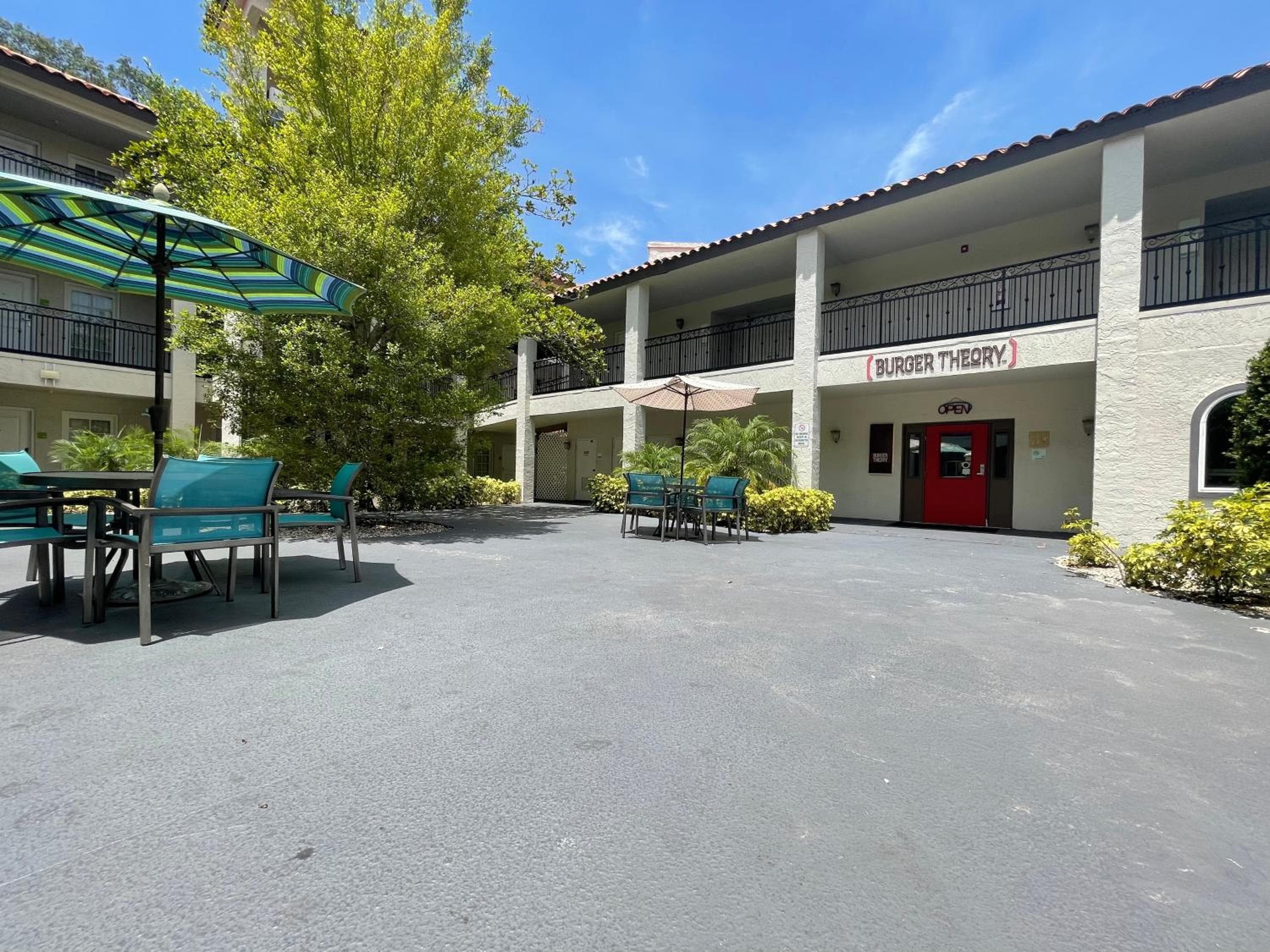 Red Roof Inn PLUS & Suites Tampa - Busch Gardens — 11