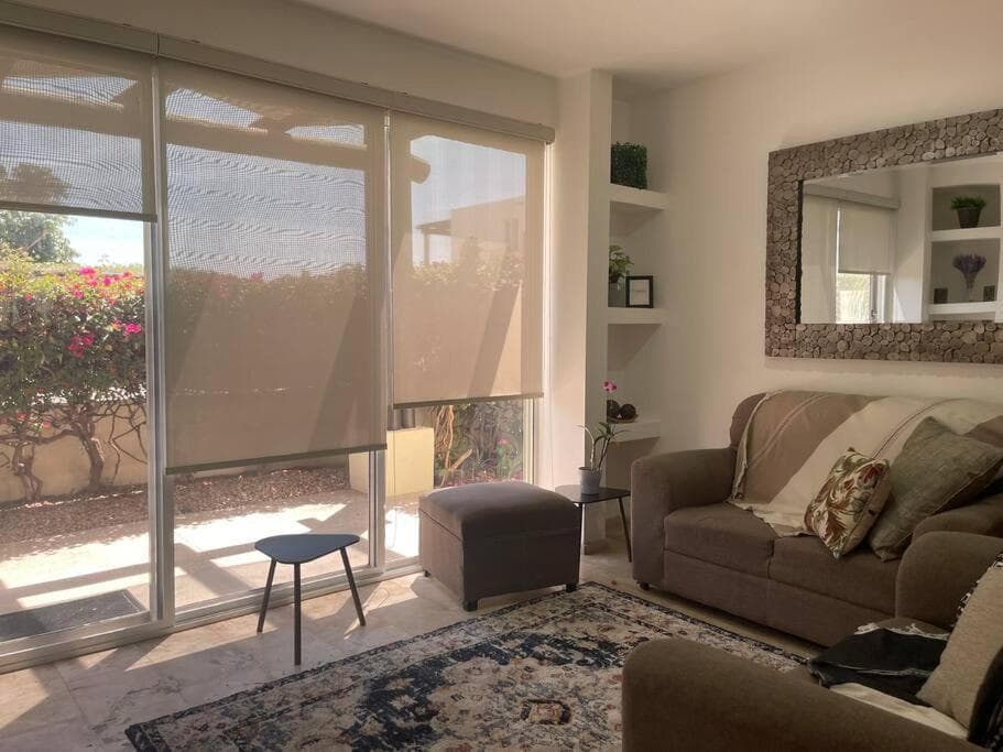 Sea view, king-size bed, wheelchair access — 14