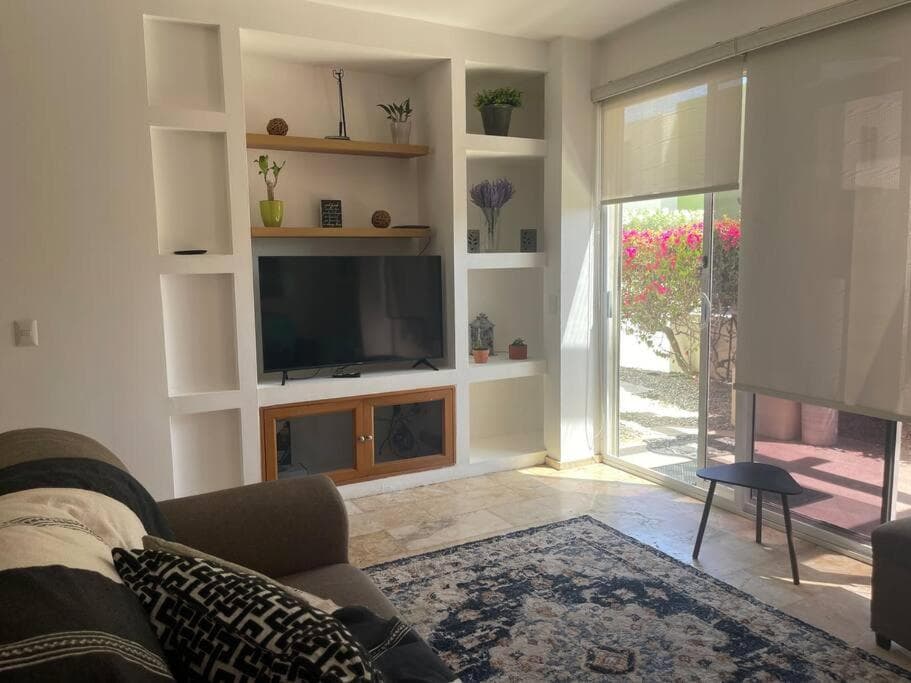 Sea view, king-size bed, wheelchair access — 6