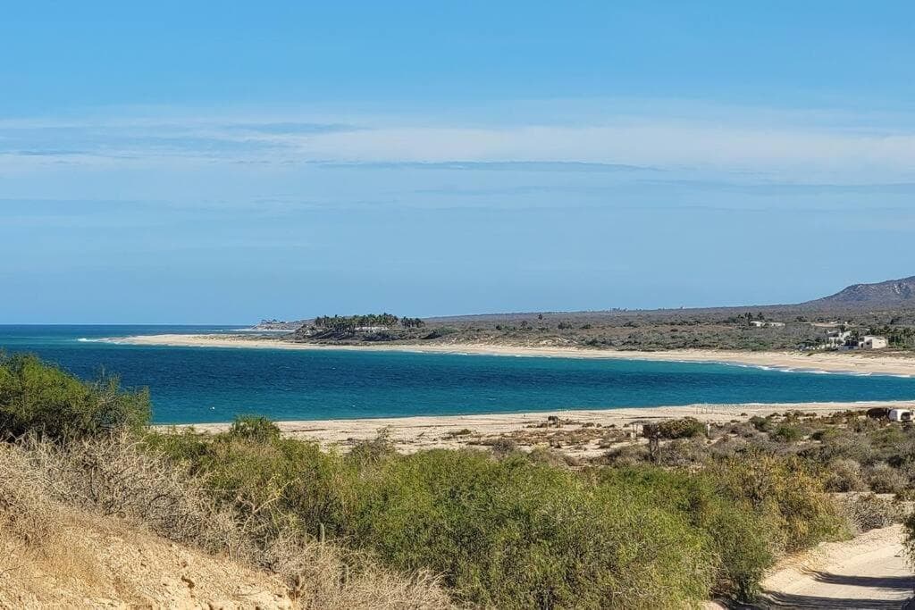 Sea view, king-size bed, wheelchair access — 11