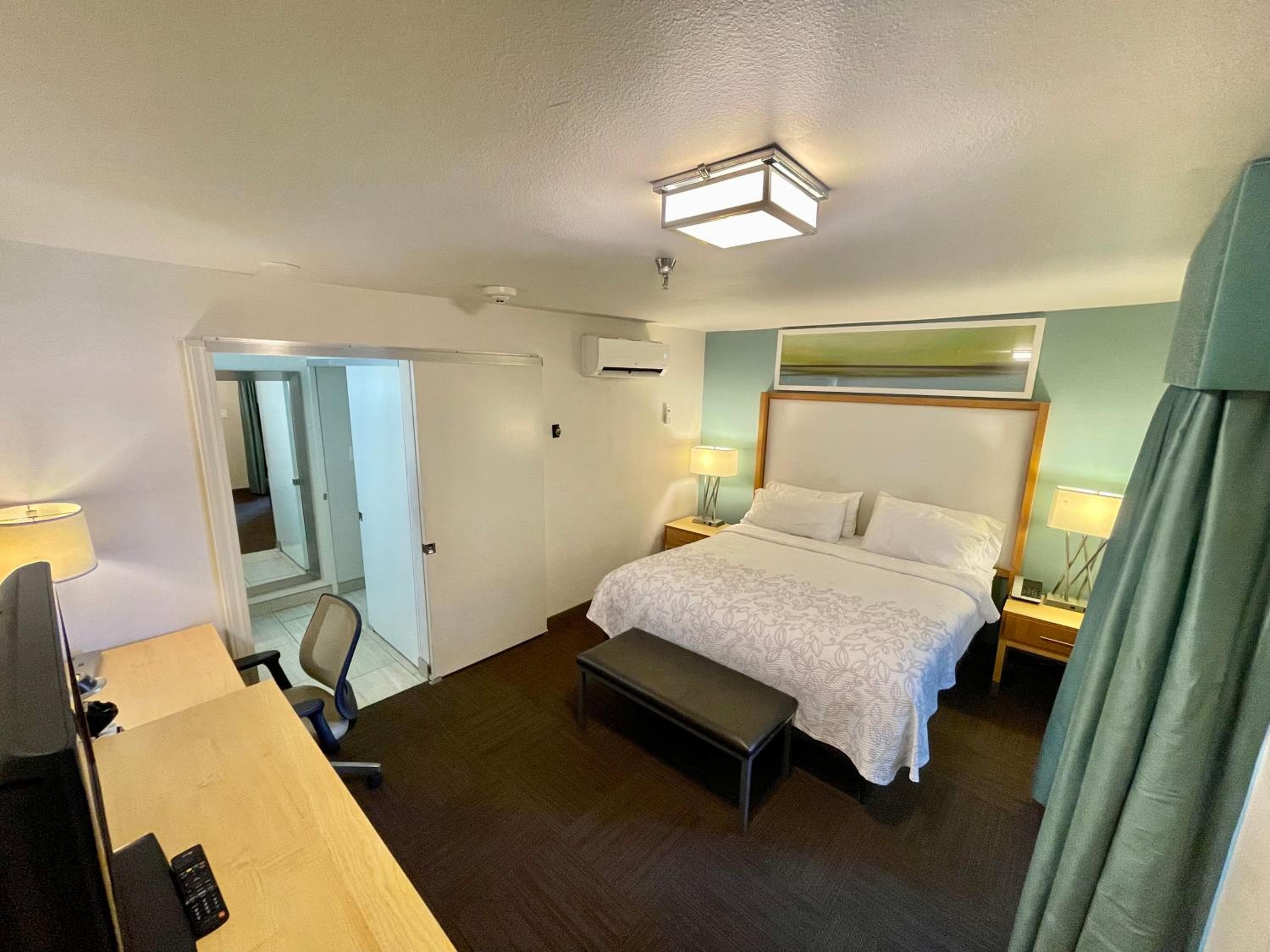 Red Roof Inn PLUS & Suites Tampa - Busch Gardens — 20