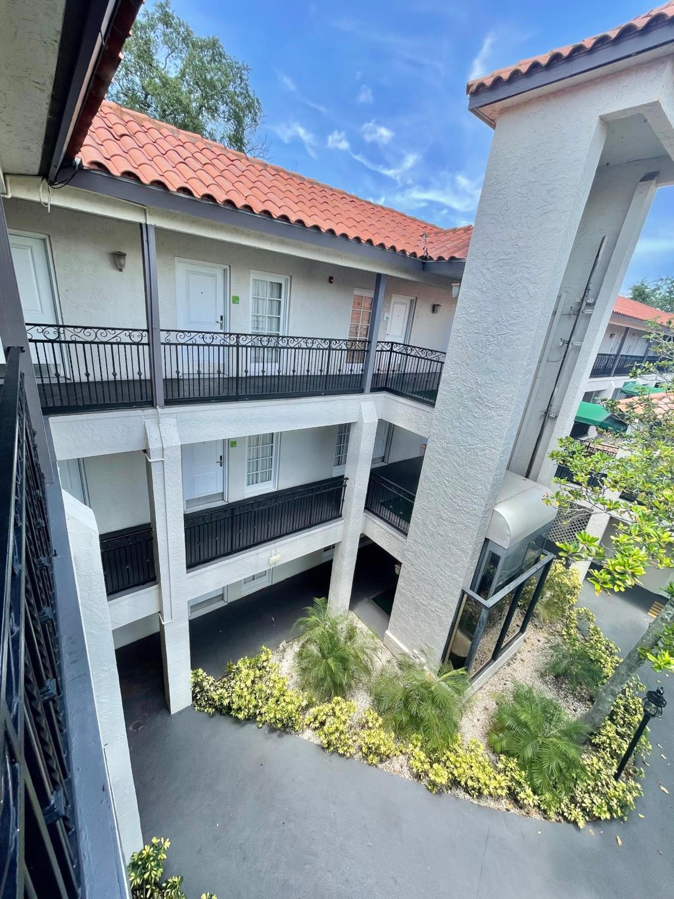 Red Roof Inn PLUS & Suites Tampa - Busch Gardens — 7