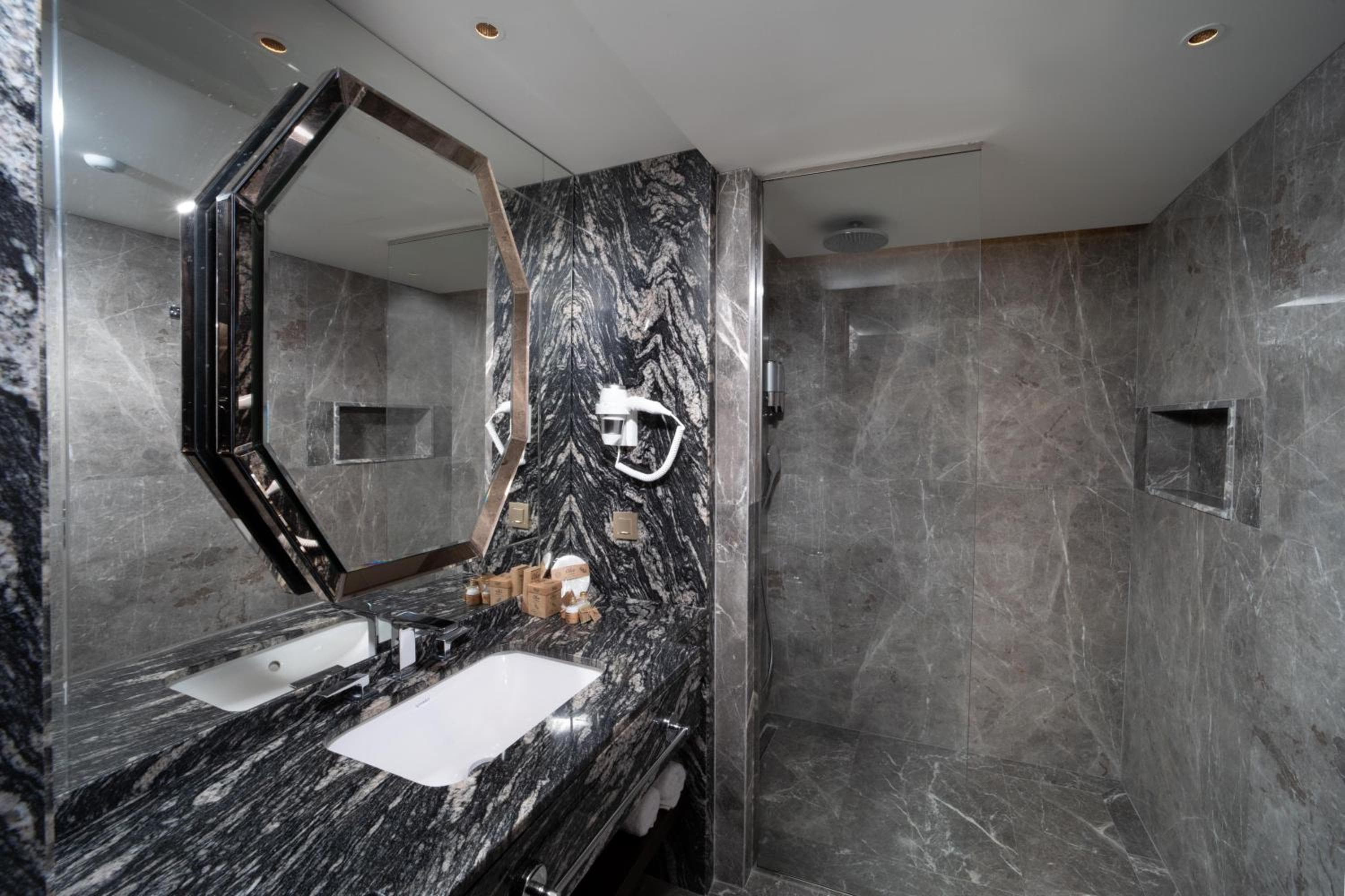 Bentley Hotel Bosphorus - Special Class — 30