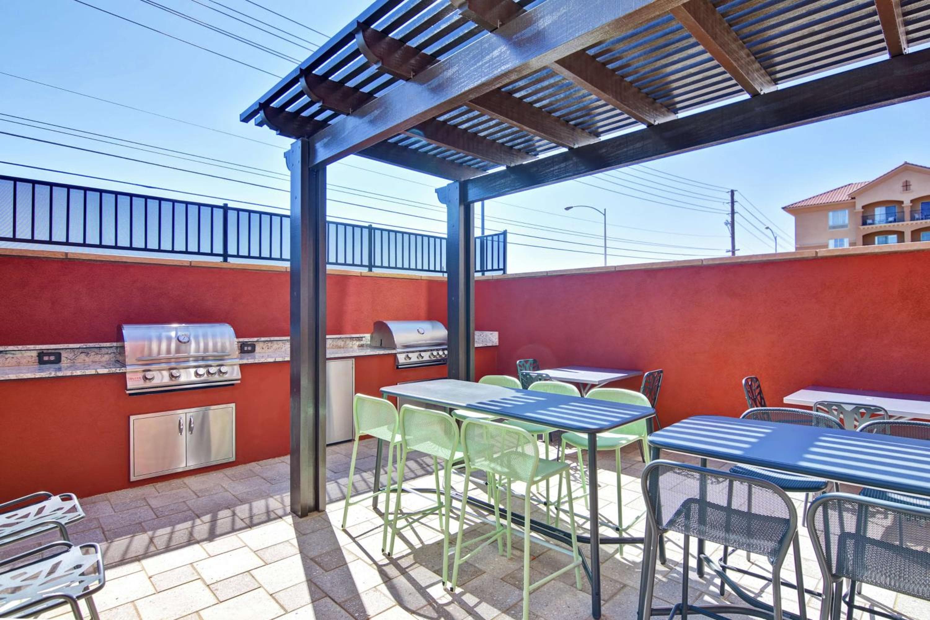 Home2 Suites By Hilton Las Vegas Strip Sur — 10