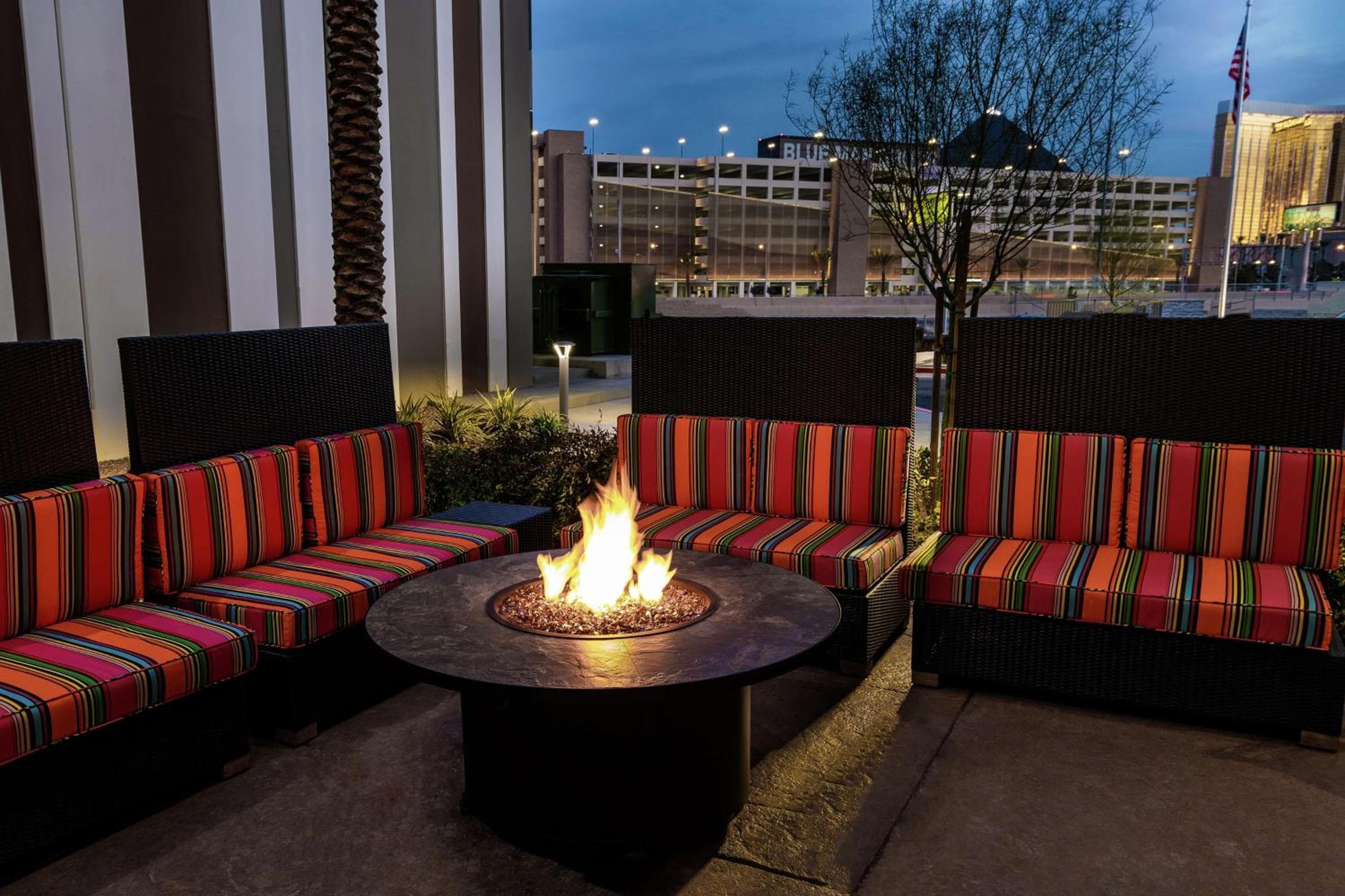 Home2 Suites von Hilton Las Vegas Stadium District — 5