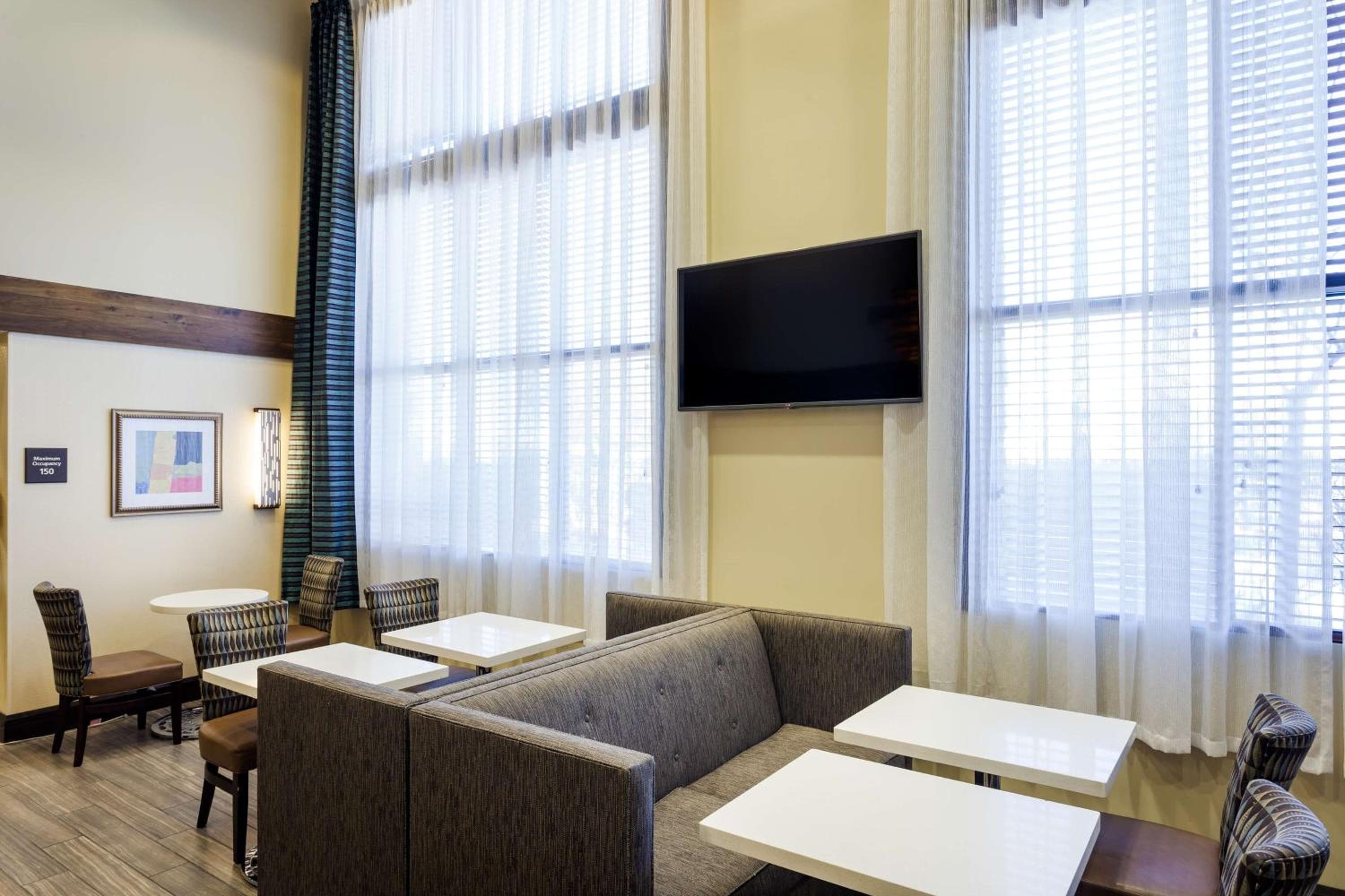 Hampton Inn & Suites Las Vegas-Red Rock/Summerlin — 7