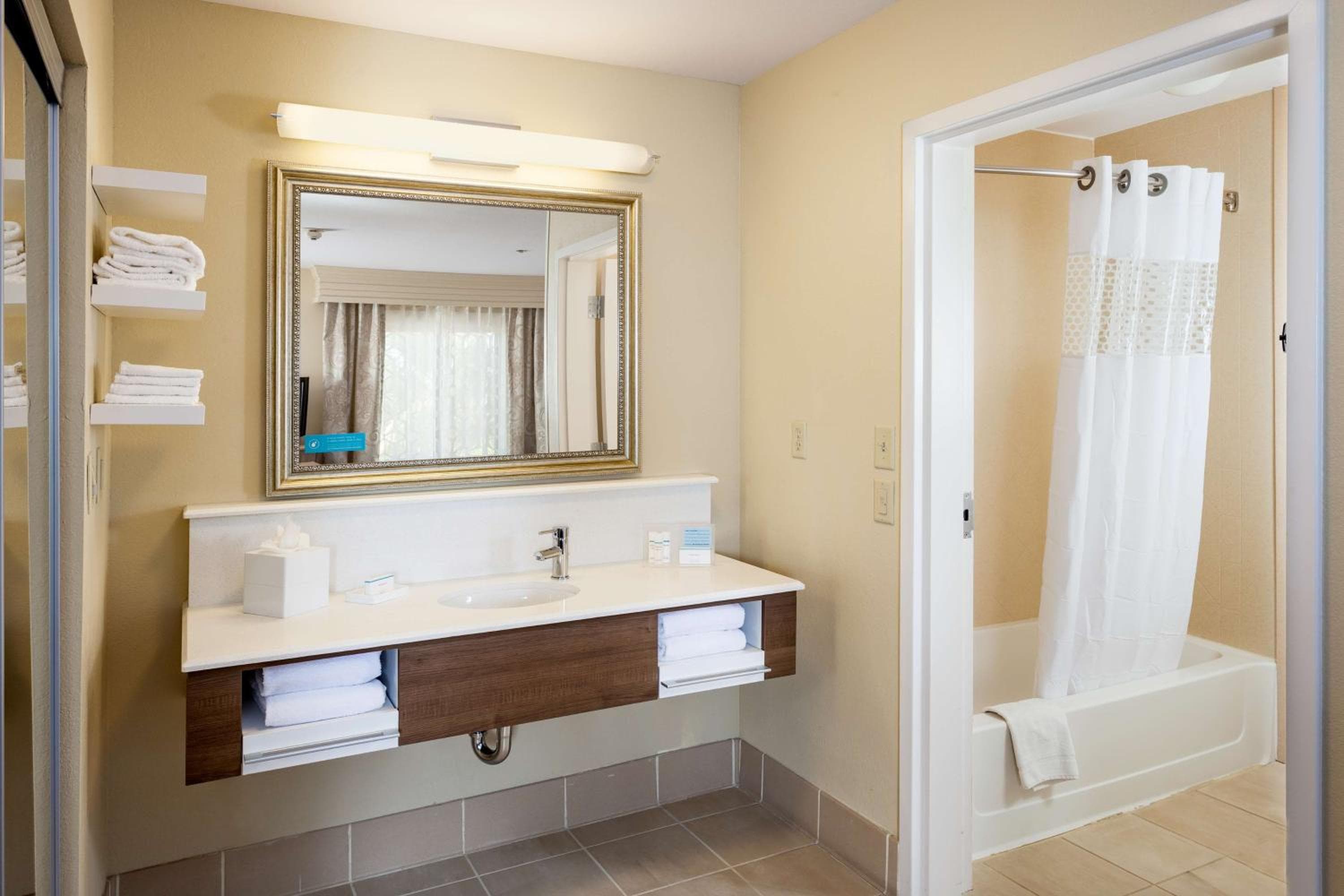 Hampton Inn & Suites Las Vegas-Red Rock/Summerlin — 17