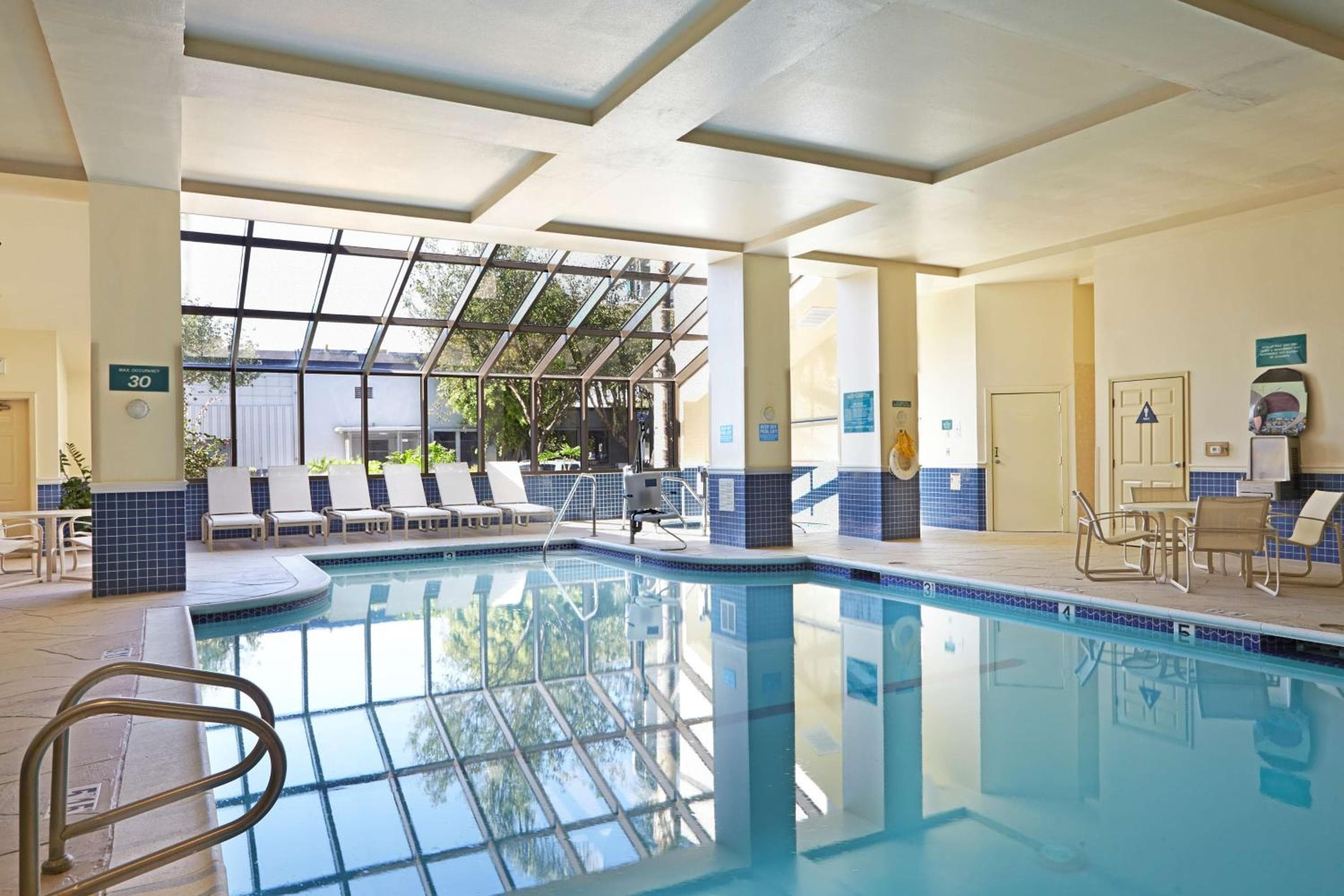 Embassy Suites Los Angeles - Aeroporto internazionale/Nord — 13