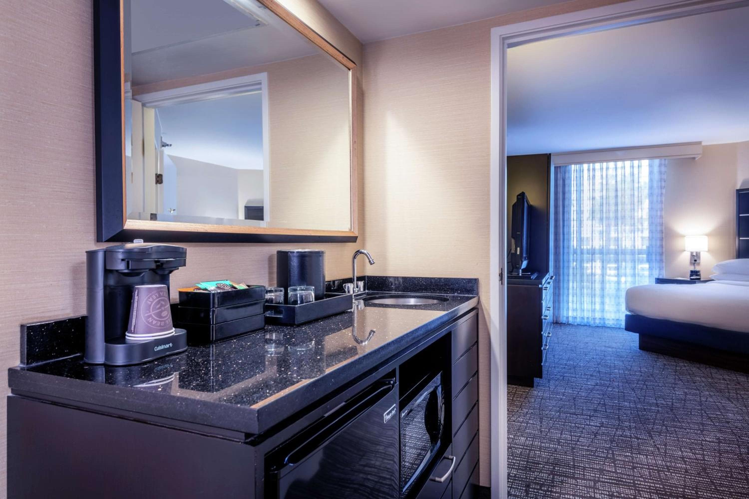 Embassy Suites Los Angeles - International Airport/North — 7
