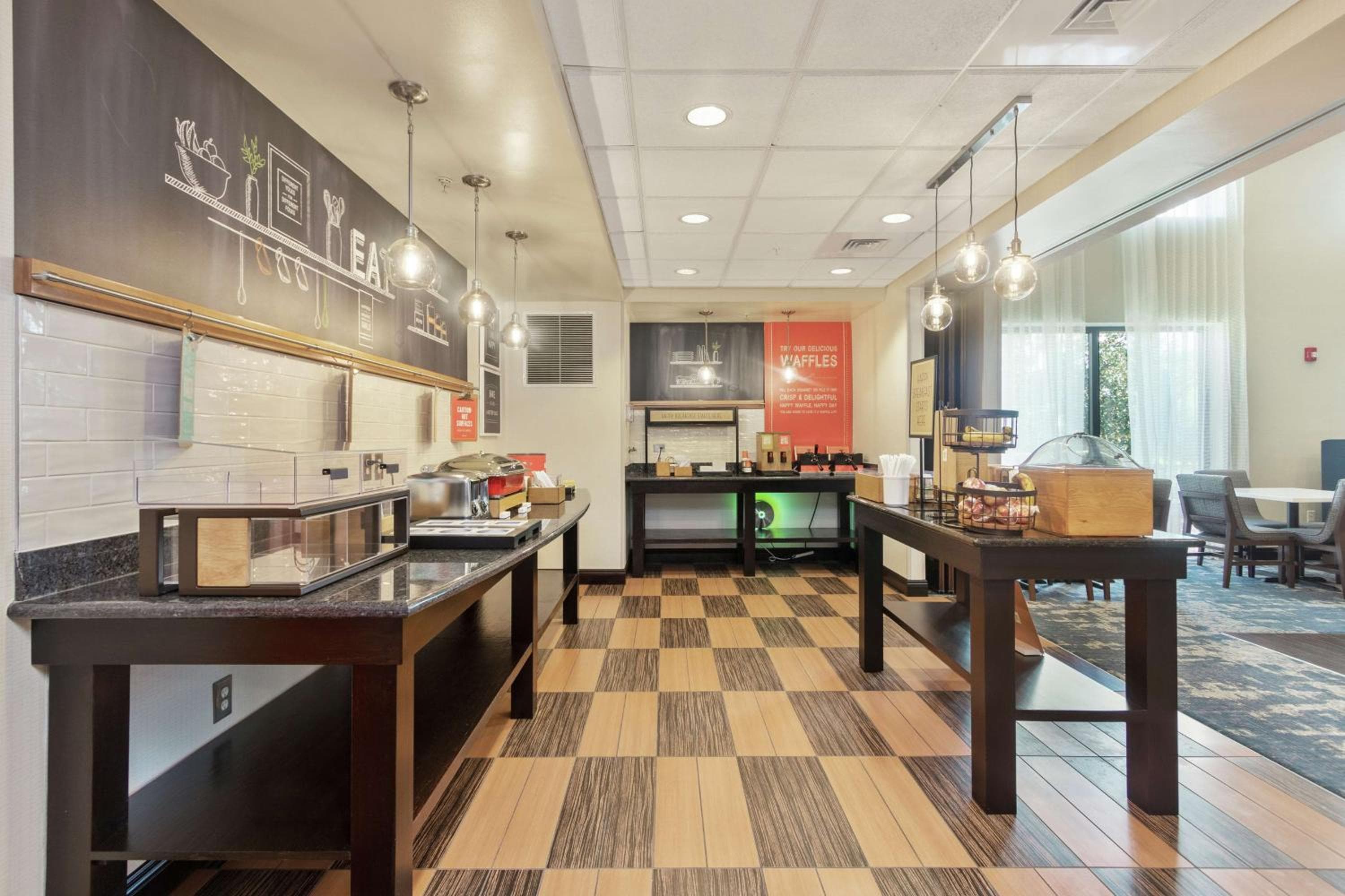 Hampton Inn & Suites Orlando-Apopka — 6