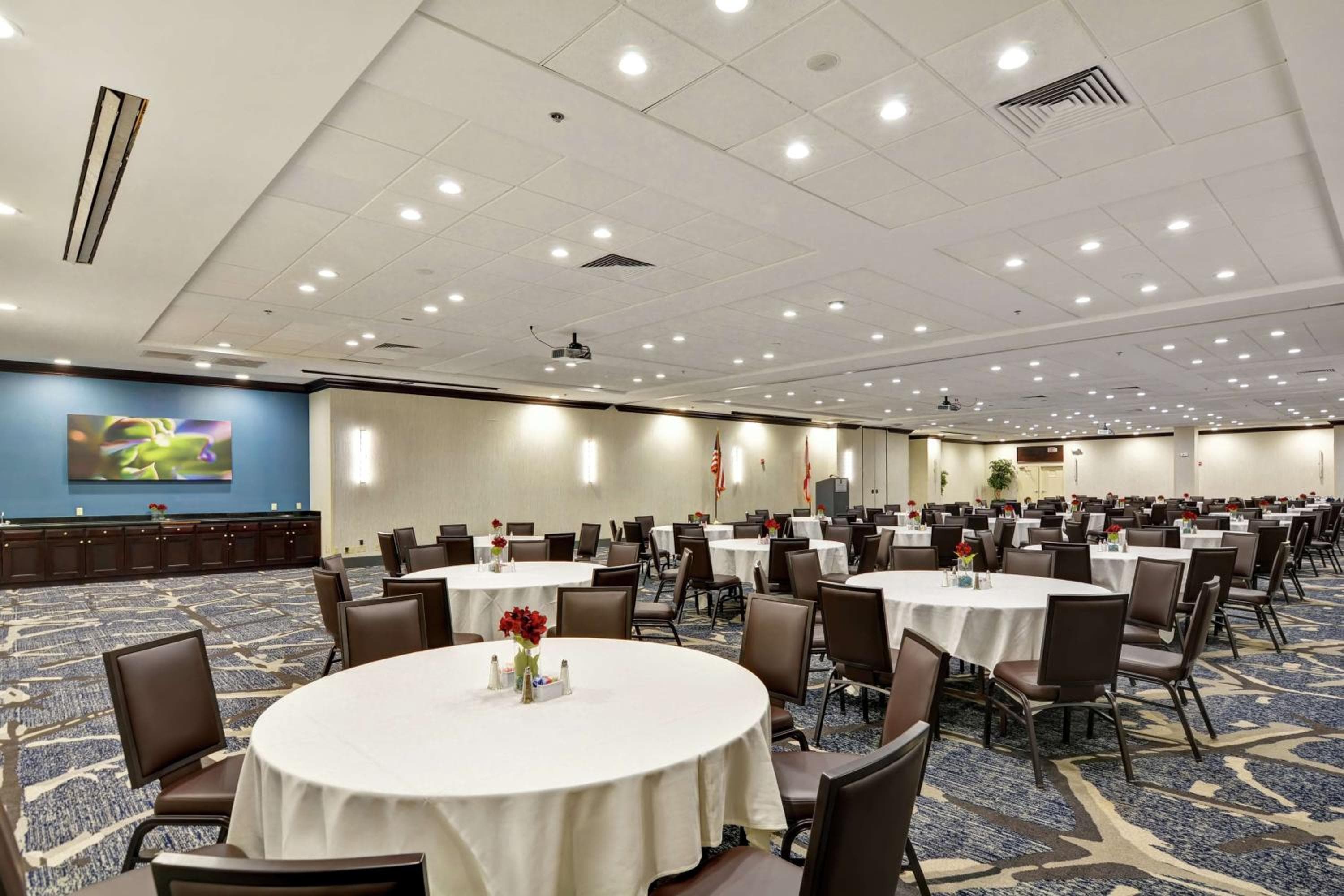 Embassy Suites by Hilton Orlando Downtown — 10