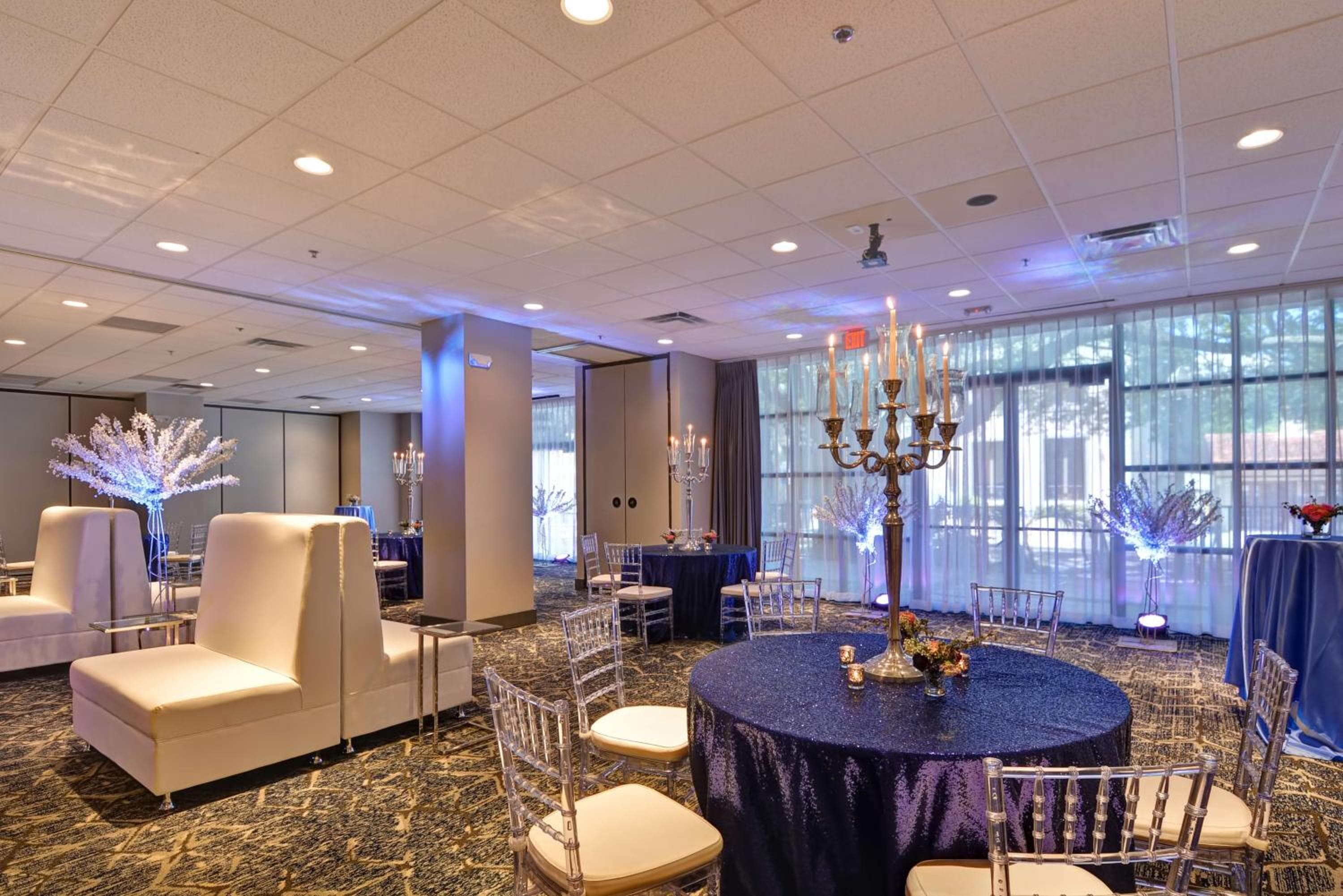 Embassy Suites by Hilton Orlando Downtown — 14