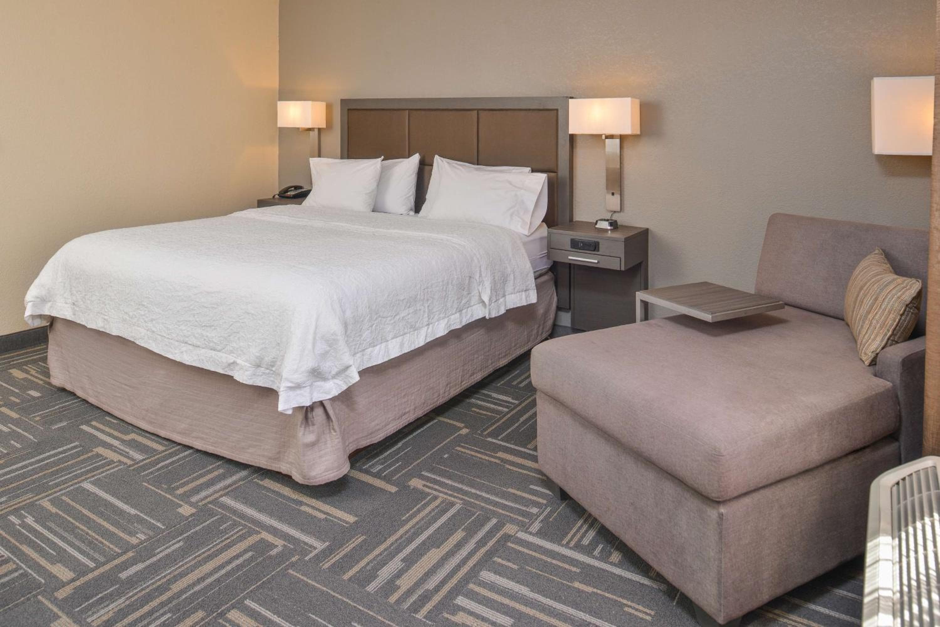 Hampton Inn Closest to Universal Orlando — 8