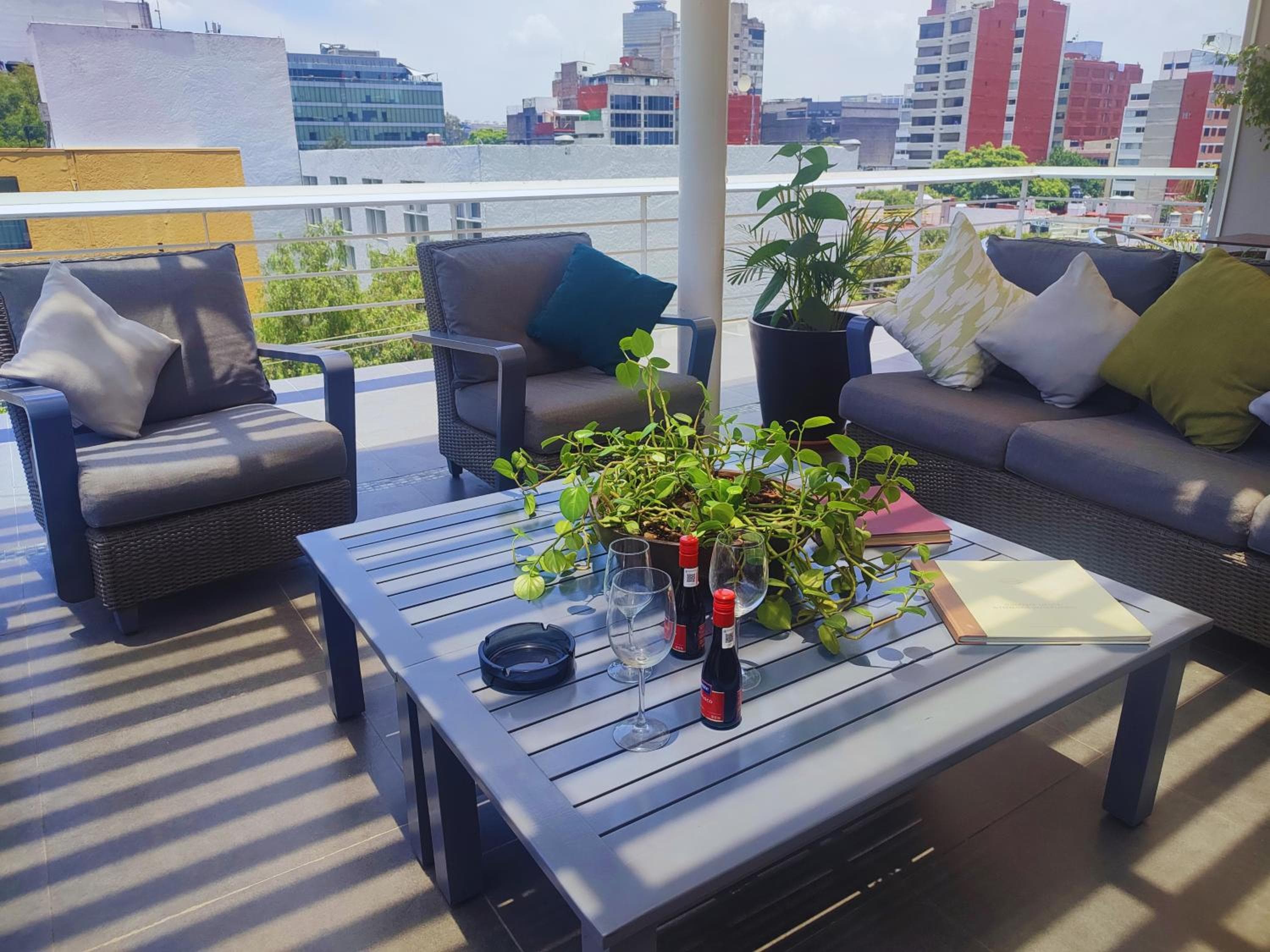 Lombardo Suites — 10